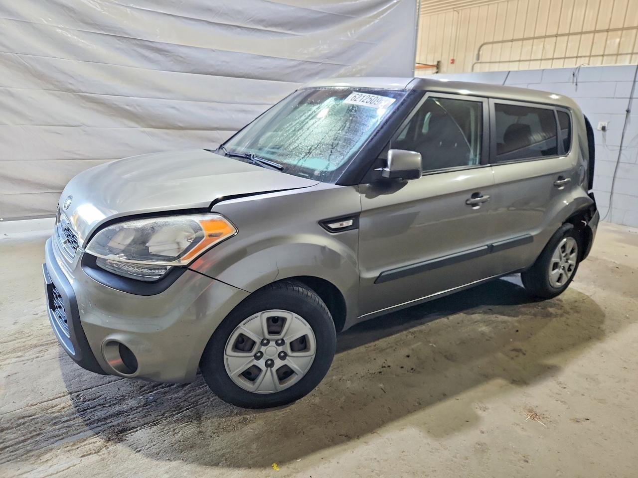 2013 Kia Soul Base Gray vin: KNDJT2A58D7560654