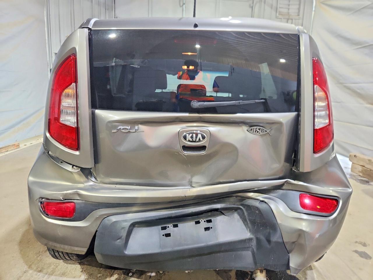 2013 Kia Soul Base Gray vin: KNDJT2A58D7560654