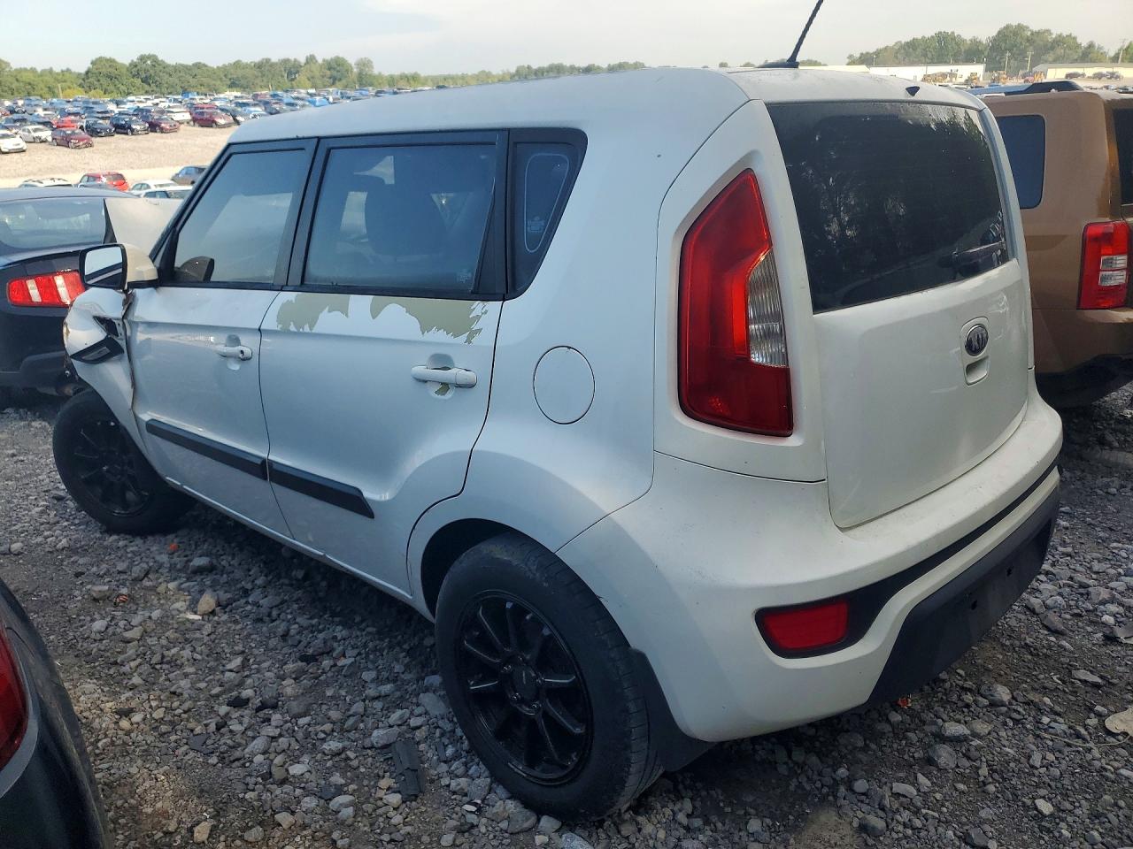 2013 Kia Soul Base White vin: KNDJT2A58D7569192
