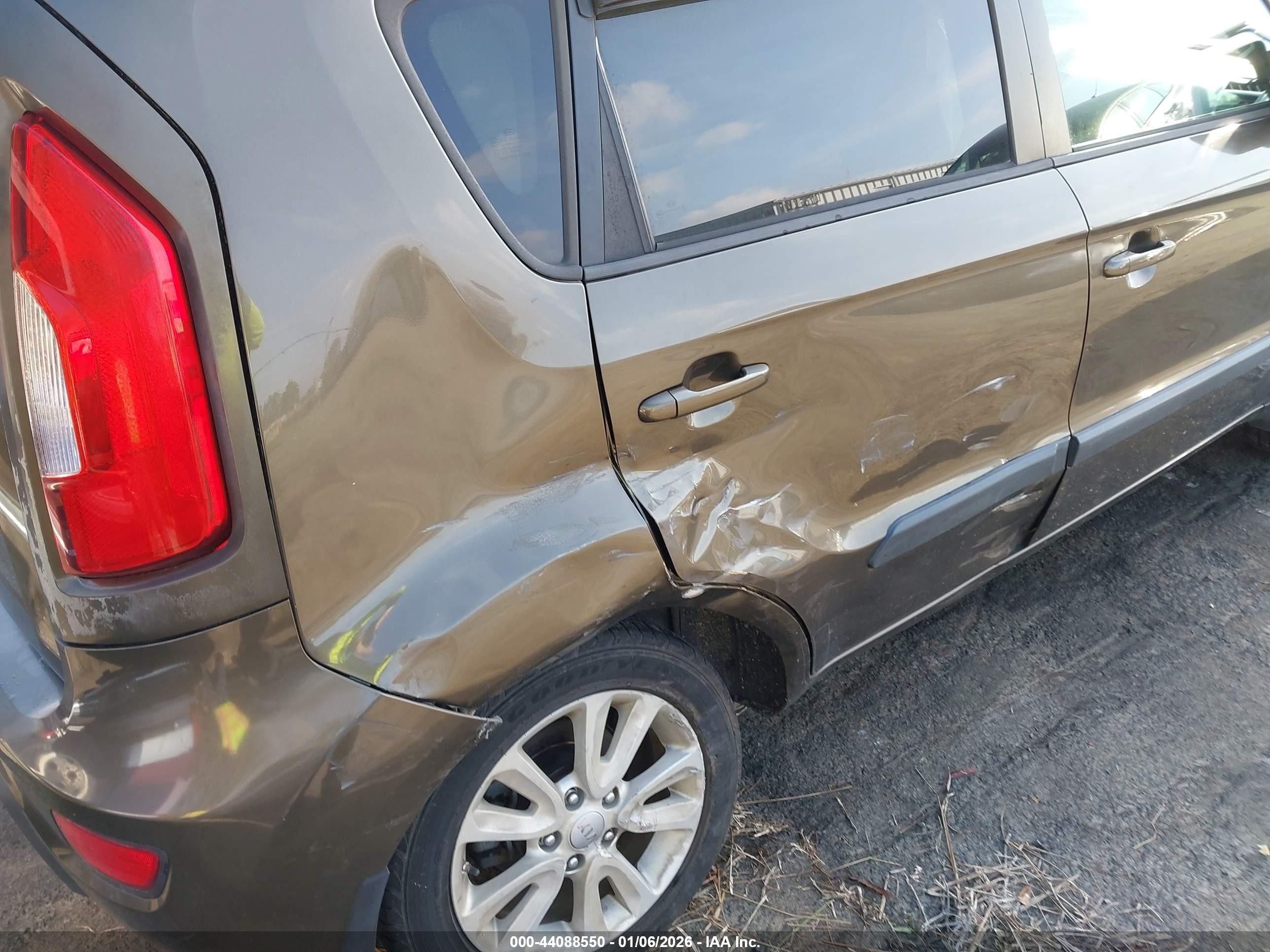 2013 Kia Soul   Brown vin: KNDJT2A58D7572495