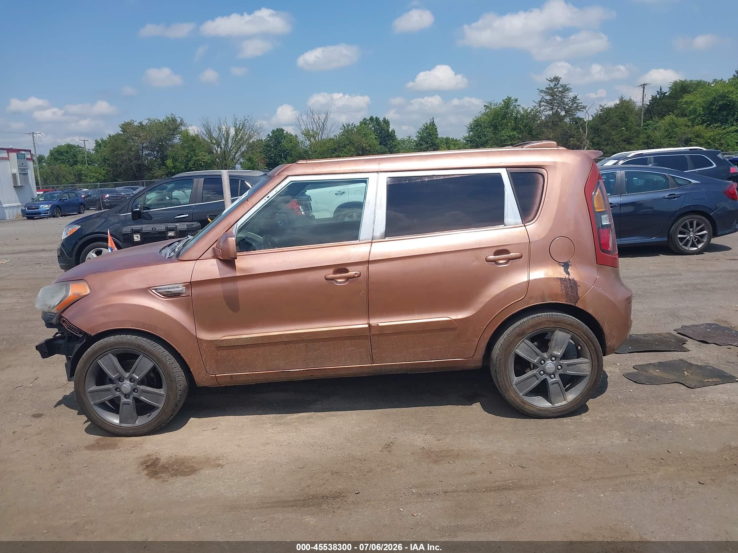 2013 Kia Soul   Orange vin: KNDJT2A58D7749921