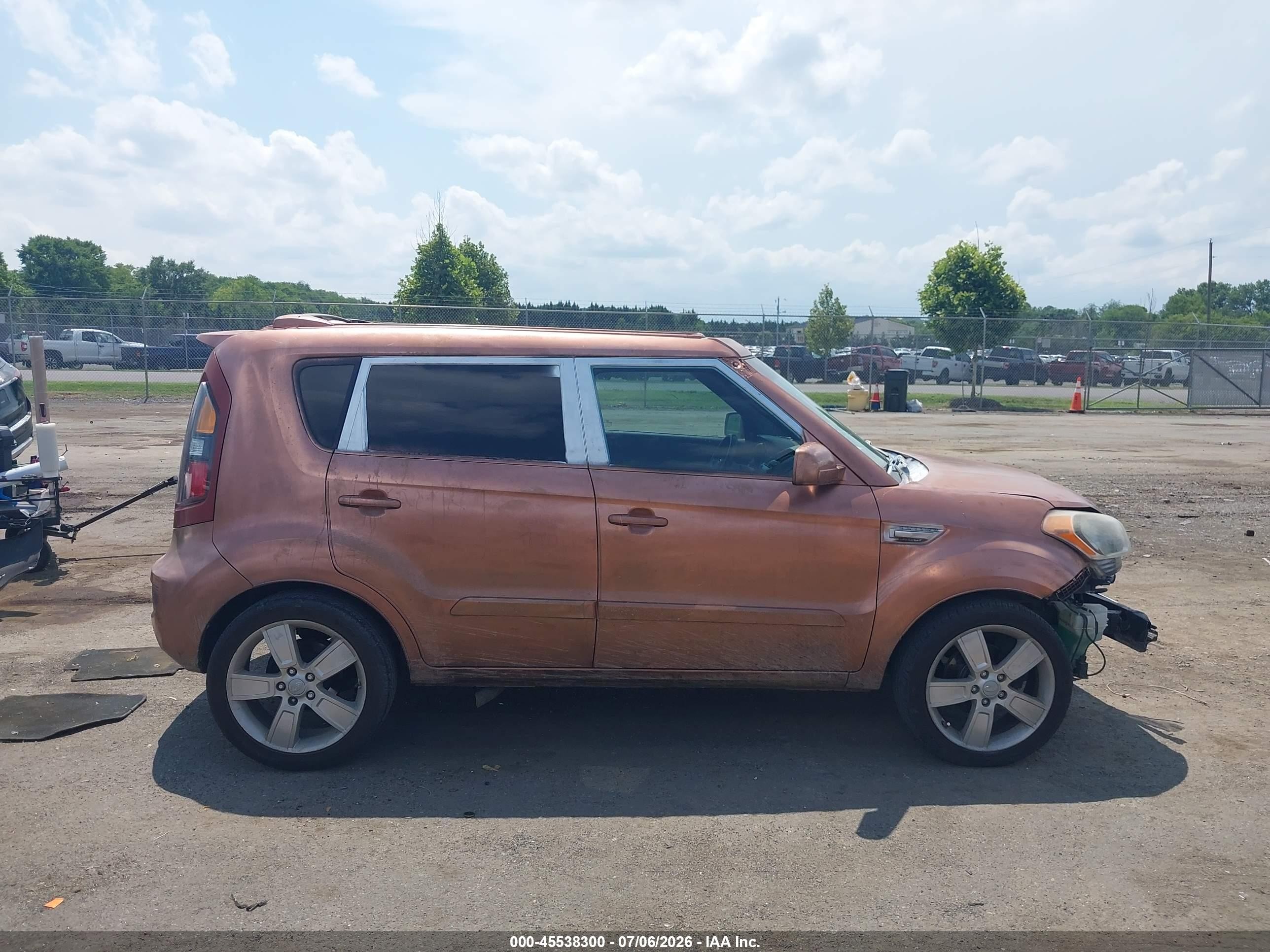 2013 Kia Soul   Orange vin: KNDJT2A58D7749921