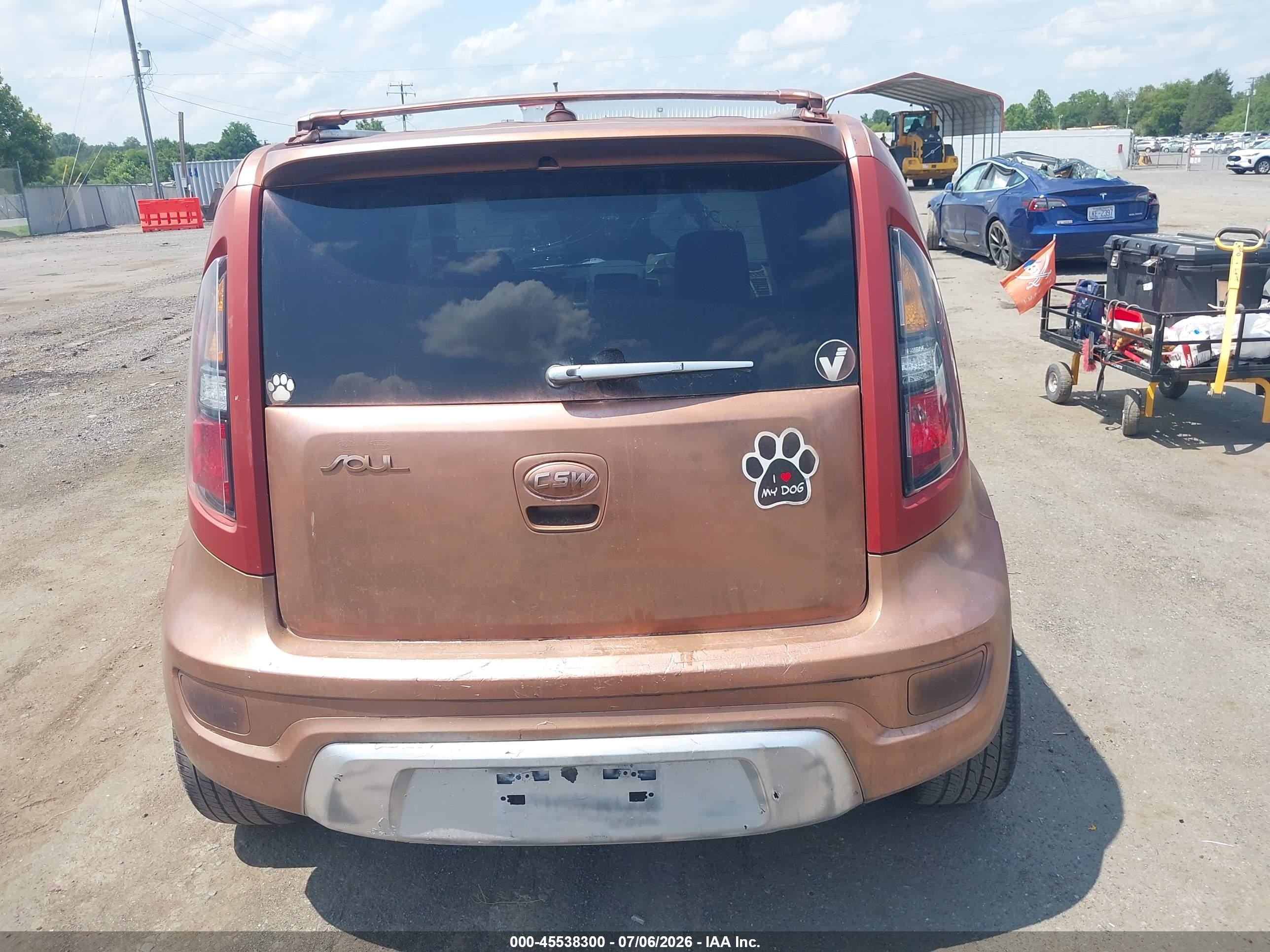 2013 Kia Soul   Orange vin: KNDJT2A58D7749921