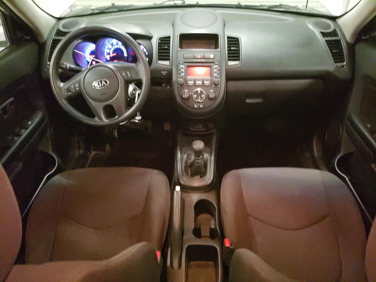 2013 Kia Soul Base Silver vin: KNDJT2A58D7765052