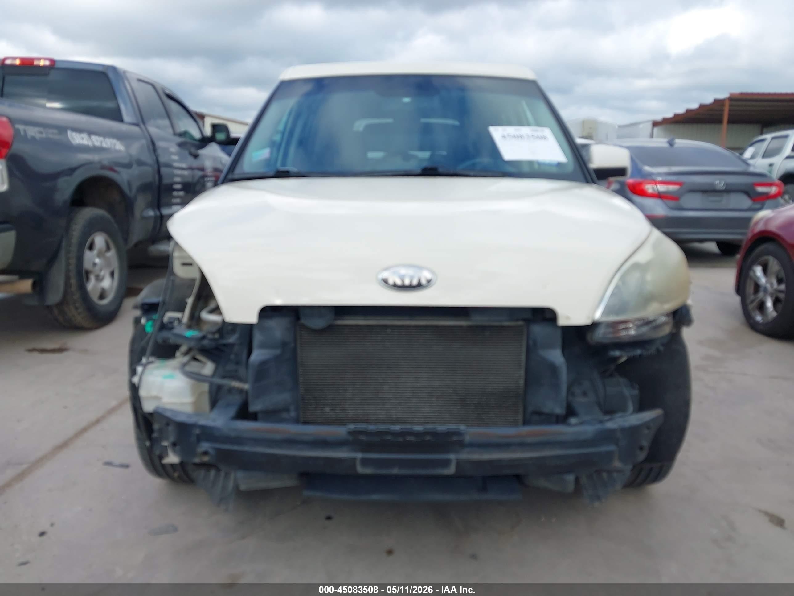 2013 Kia Soul   White vin: KNDJT2A58D7767108