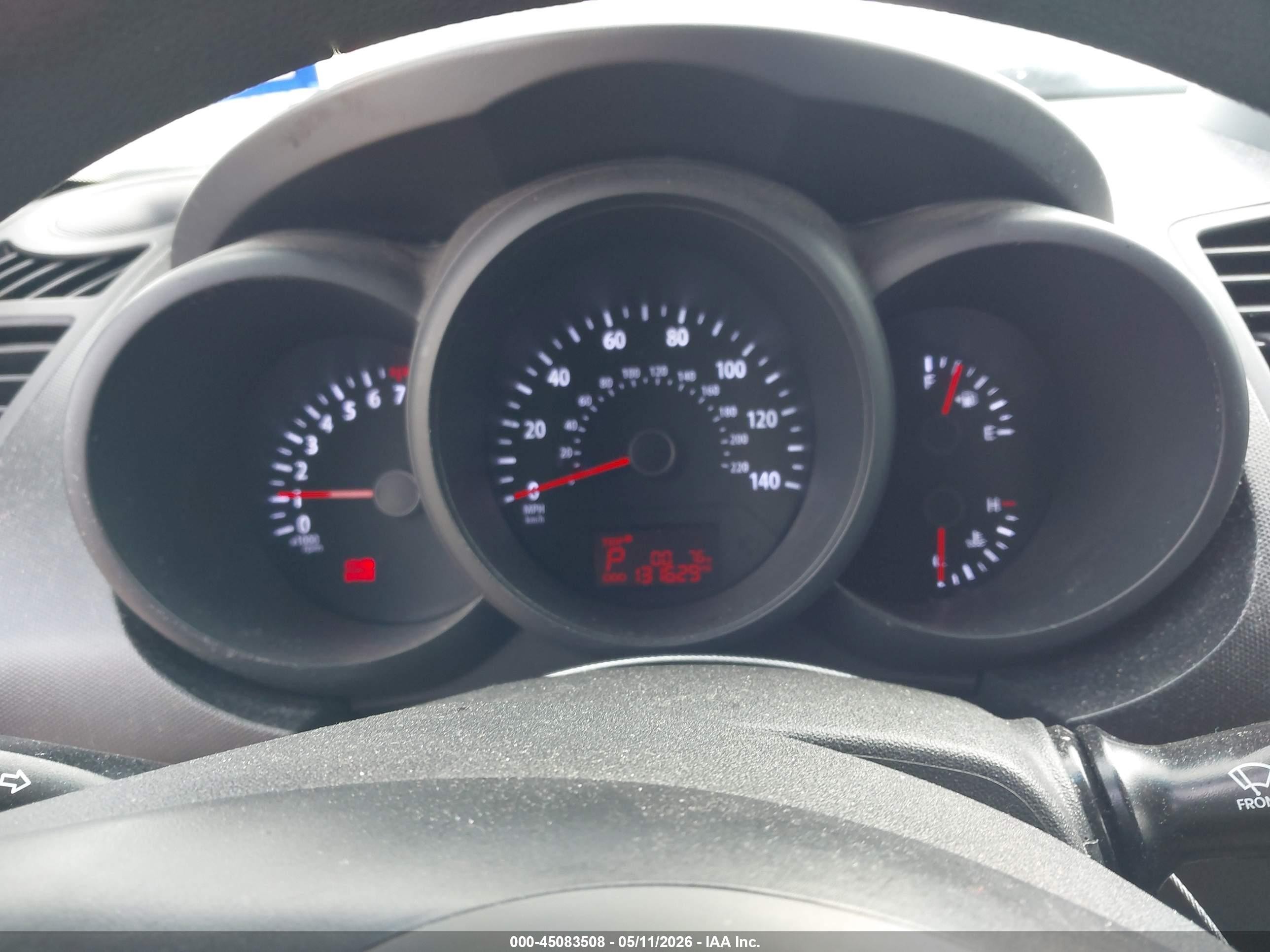 2013 Kia Soul   White vin: KNDJT2A58D7767108