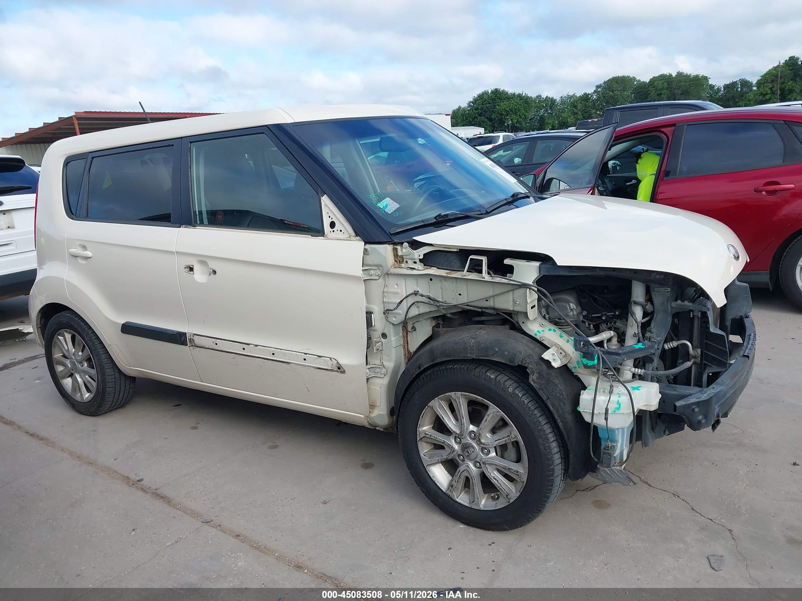 2013 Kia Soul   White vin: KNDJT2A58D7767108
