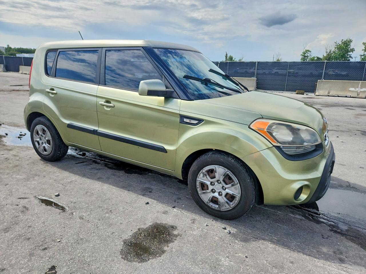 2012 Kia Soul Base Green vin: KNDJT2A59C7365550