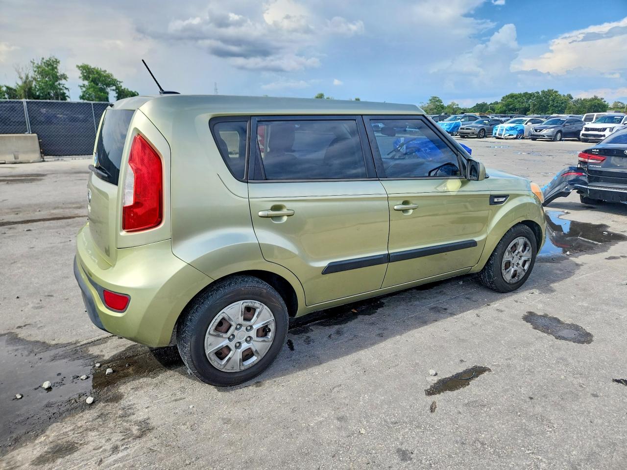 2012 Kia Soul Base Green vin: KNDJT2A59C7365550
