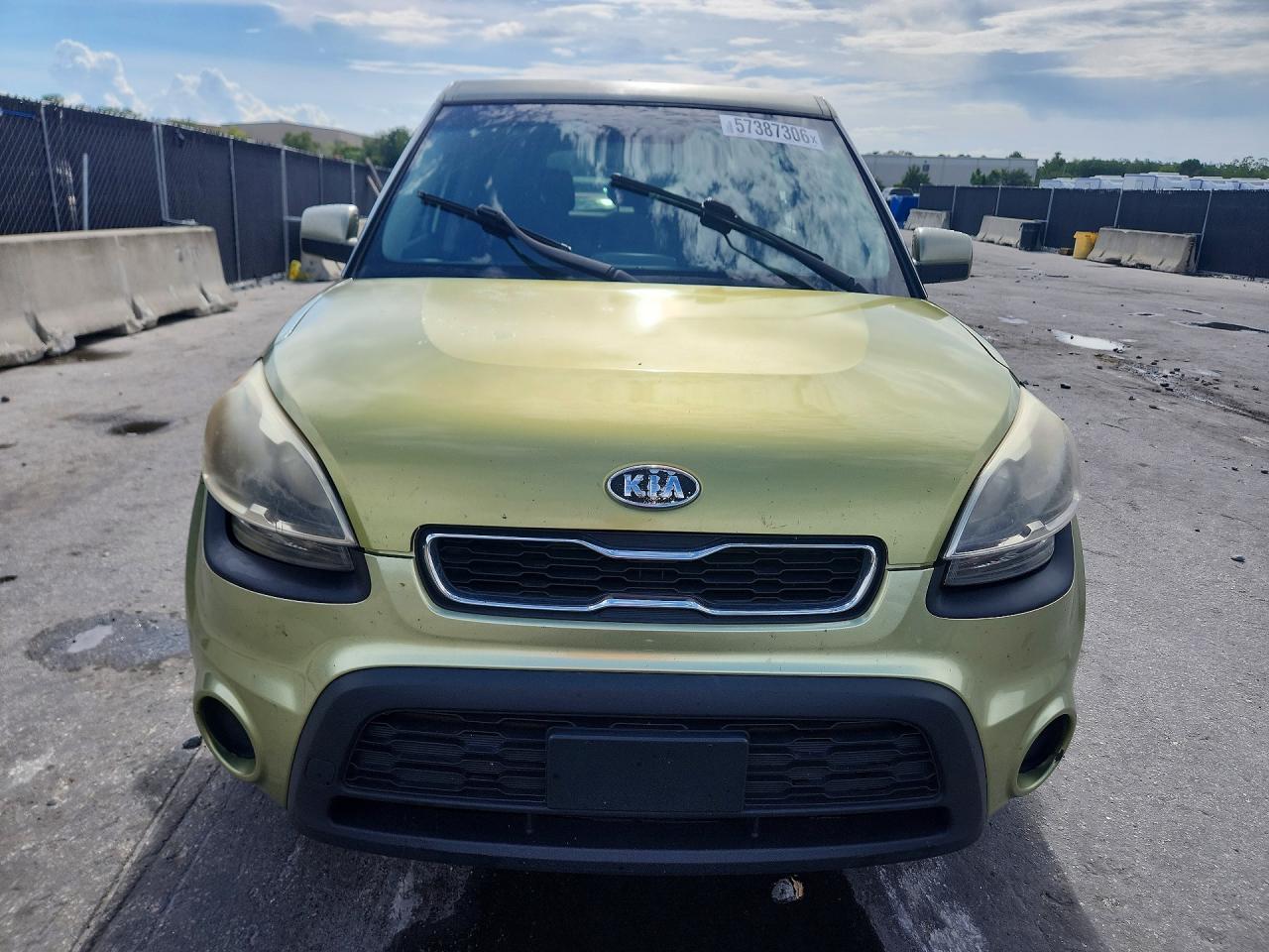 2012 Kia Soul Base Green vin: KNDJT2A59C7365550