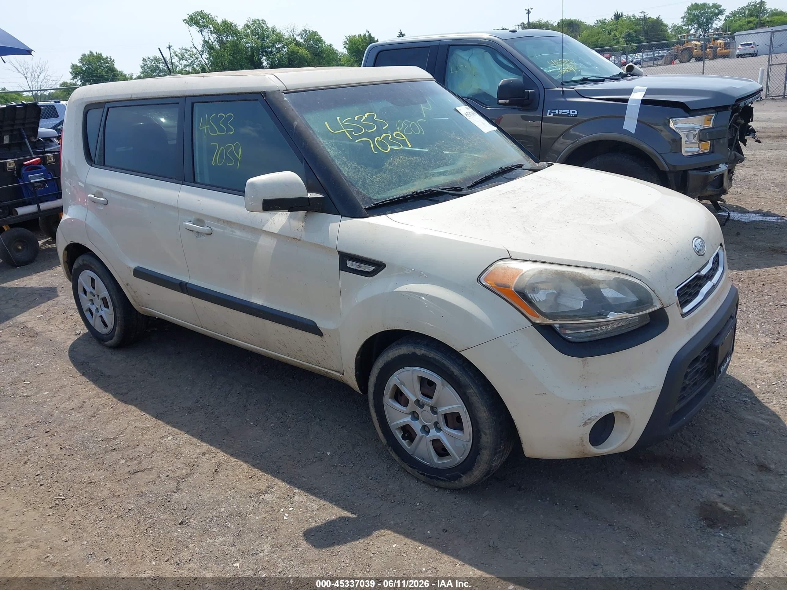 2012 Kia Soul   White vin: KNDJT2A59C7387340