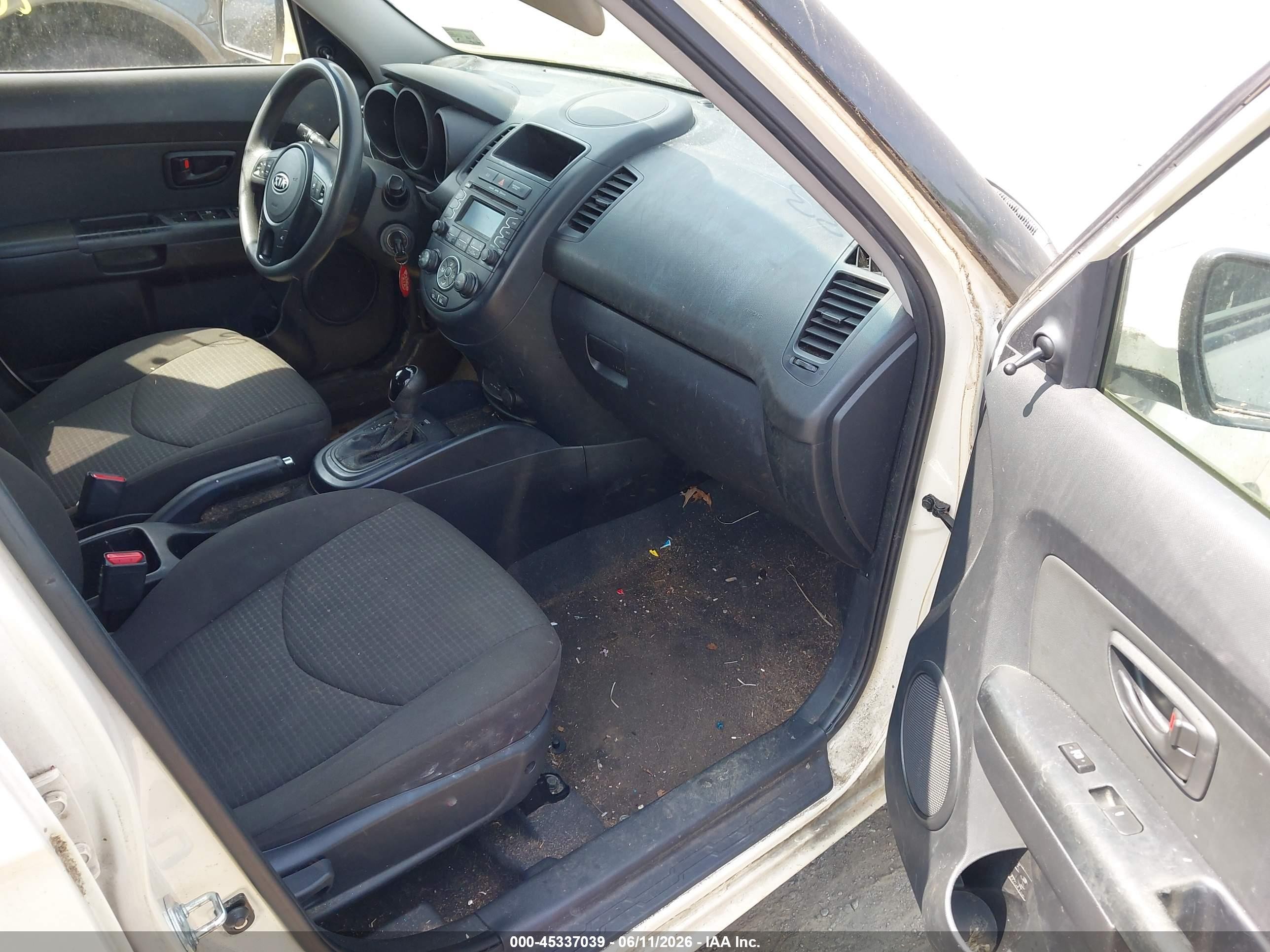2012 Kia Soul   White vin: KNDJT2A59C7387340
