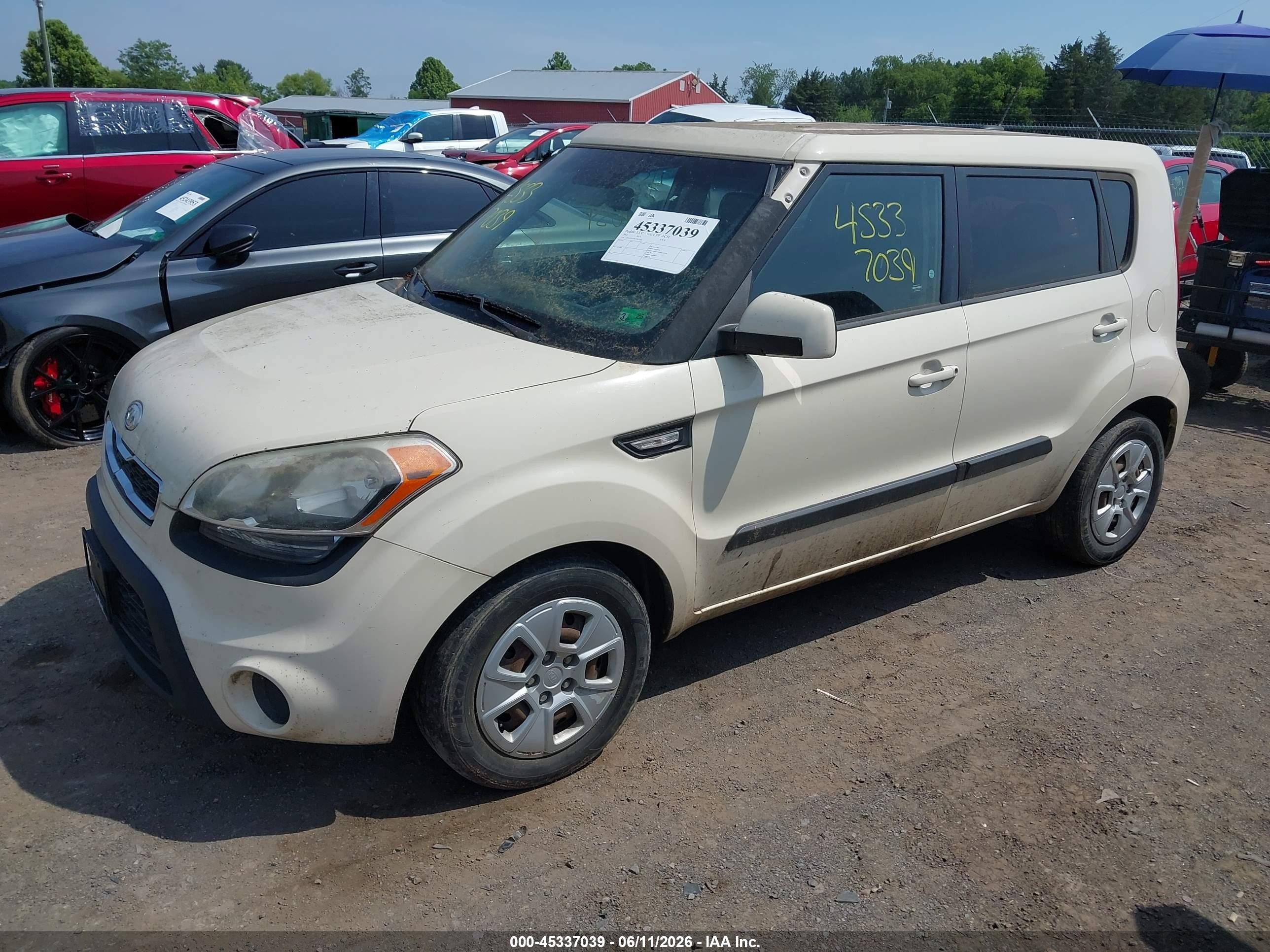 2012 Kia Soul   White vin: KNDJT2A59C7387340