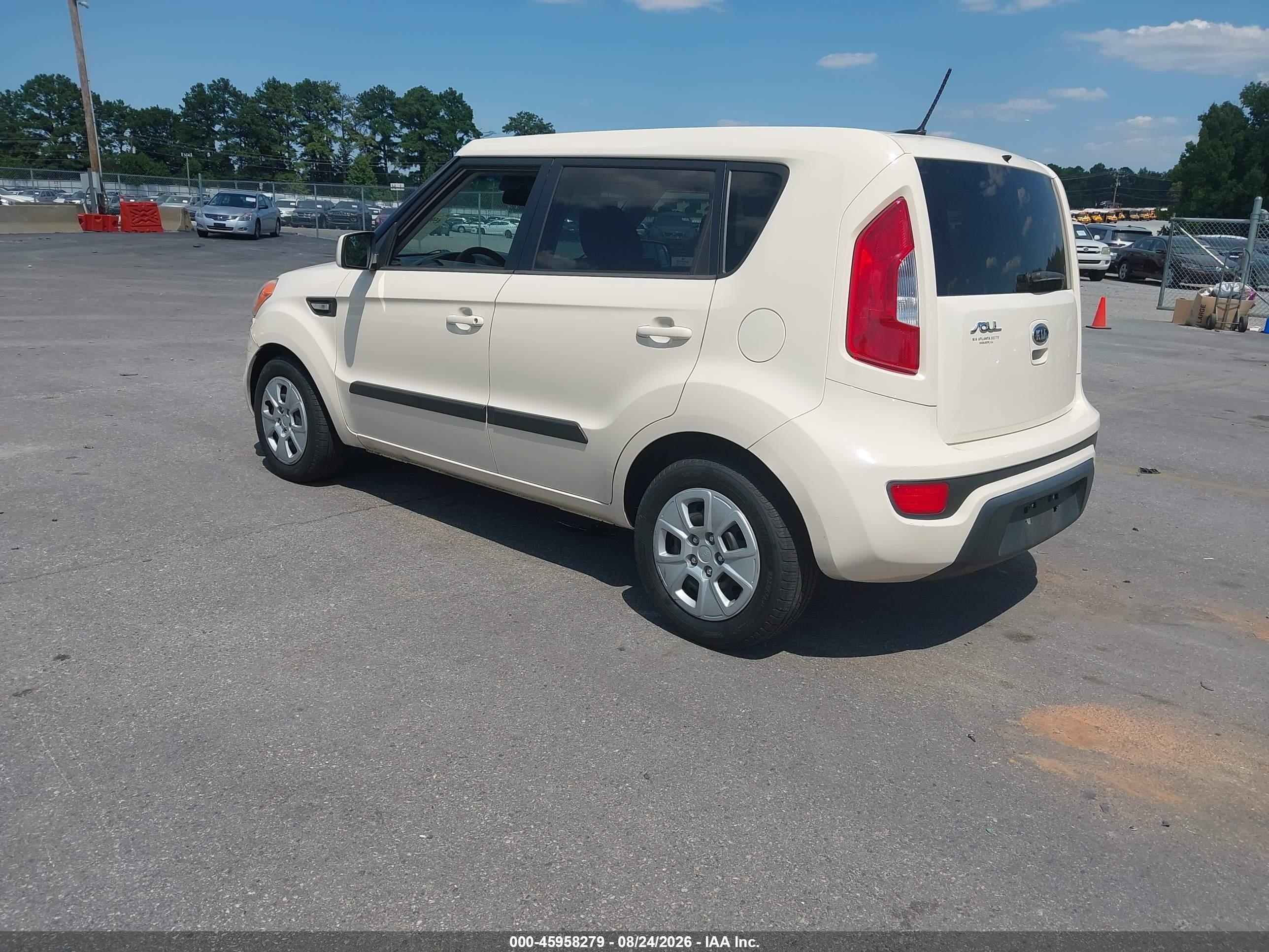 2012 Kia Soul   Cream vin: KNDJT2A59C7423317