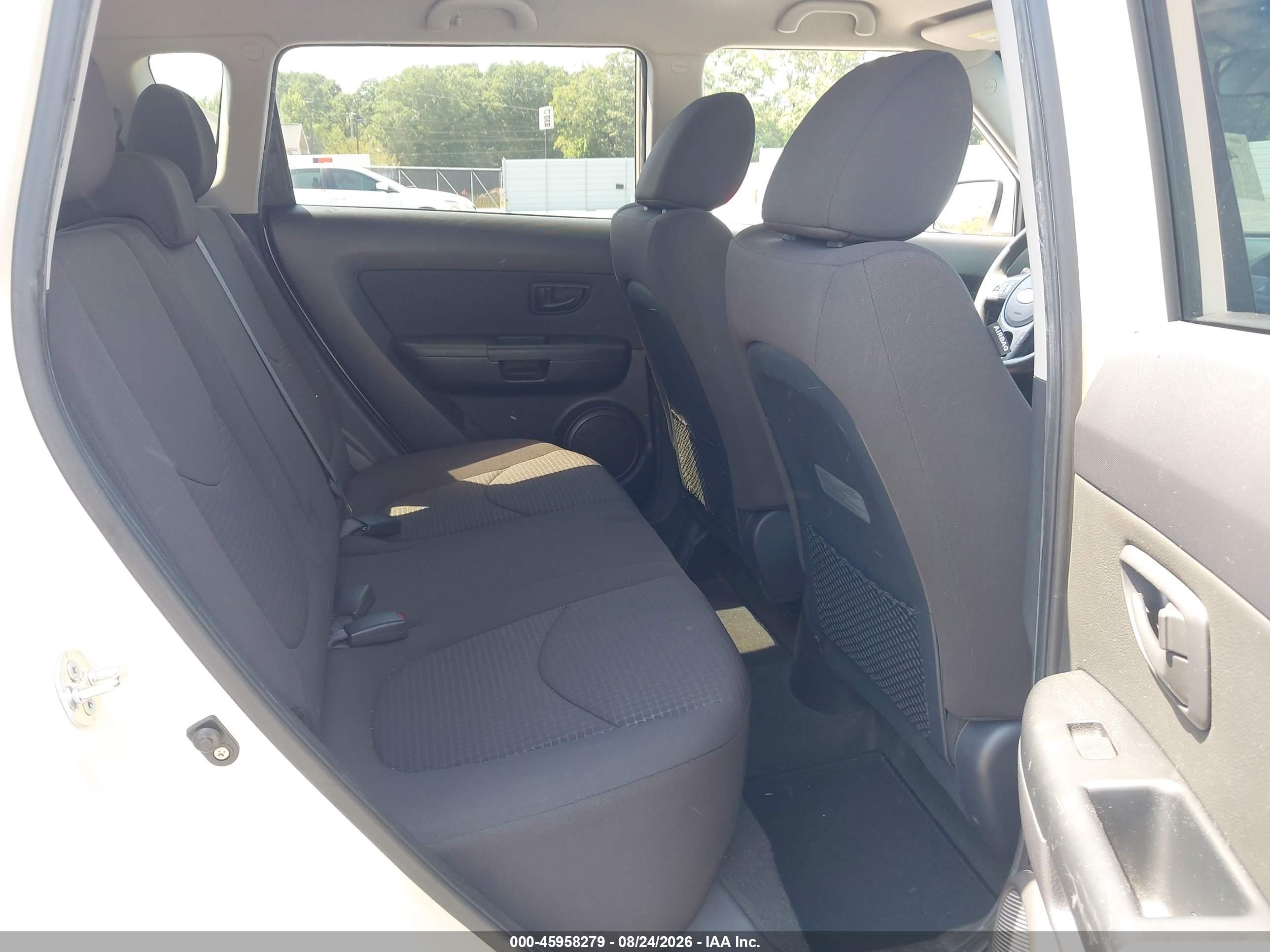 2012 Kia Soul   Cream vin: KNDJT2A59C7423317