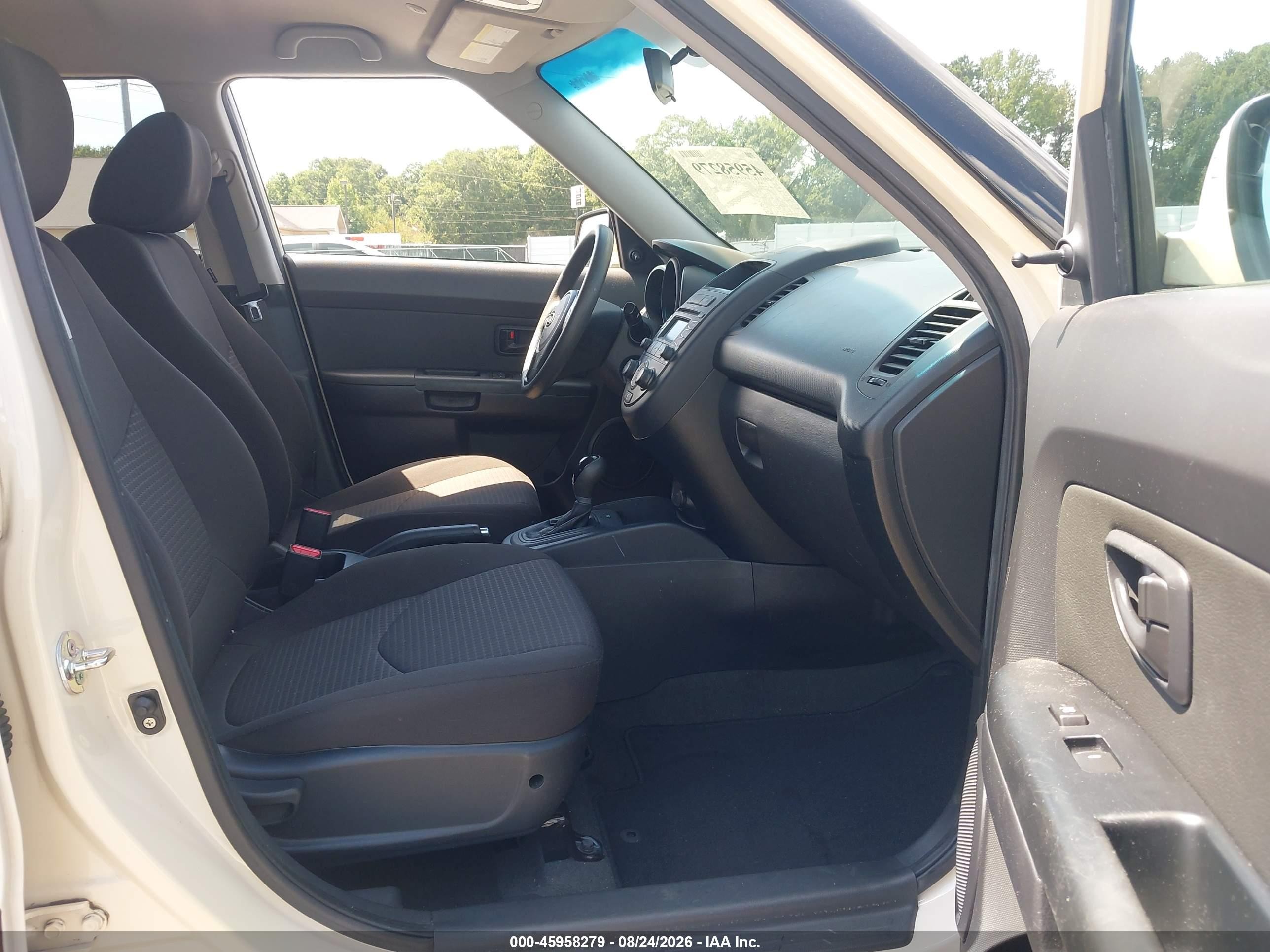 2012 Kia Soul   Cream vin: KNDJT2A59C7423317