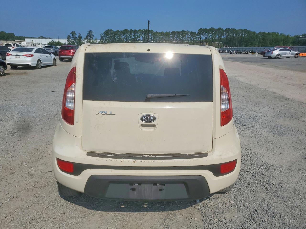 2012 Kia Soul Base Beige vin: KNDJT2A59C7471271