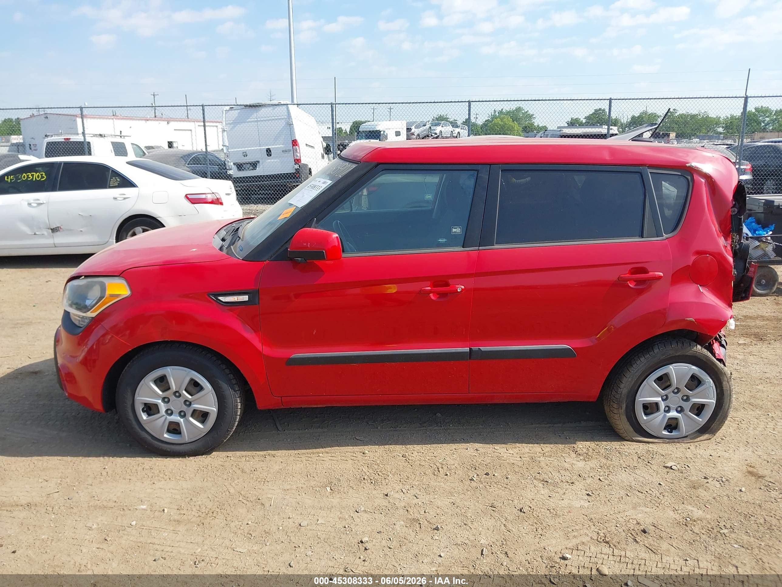 2013 Kia Soul   Красный vin: KNDJT2A59D7485902