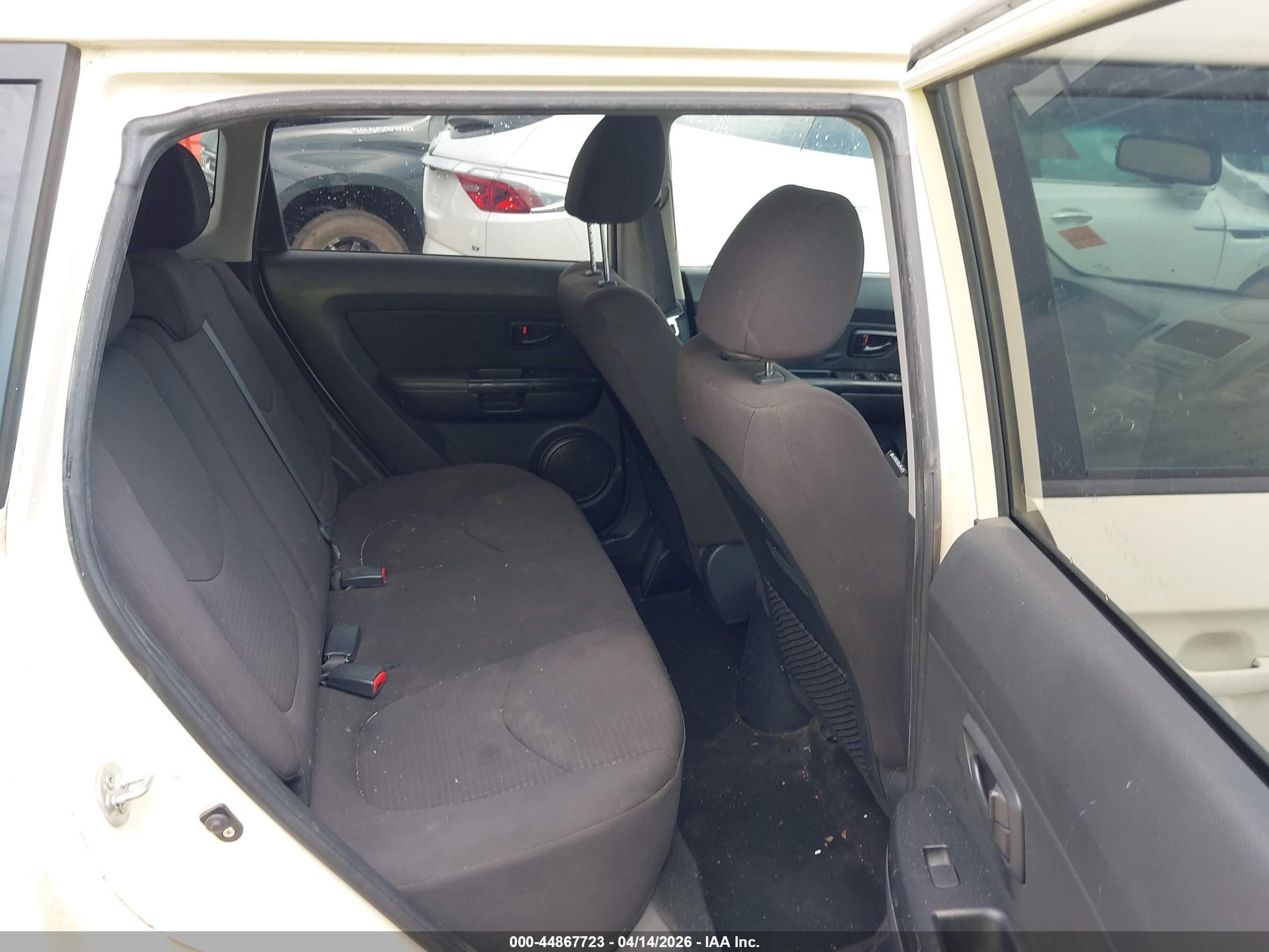 2013 Kia Soul   White vin: KNDJT2A59D7511656