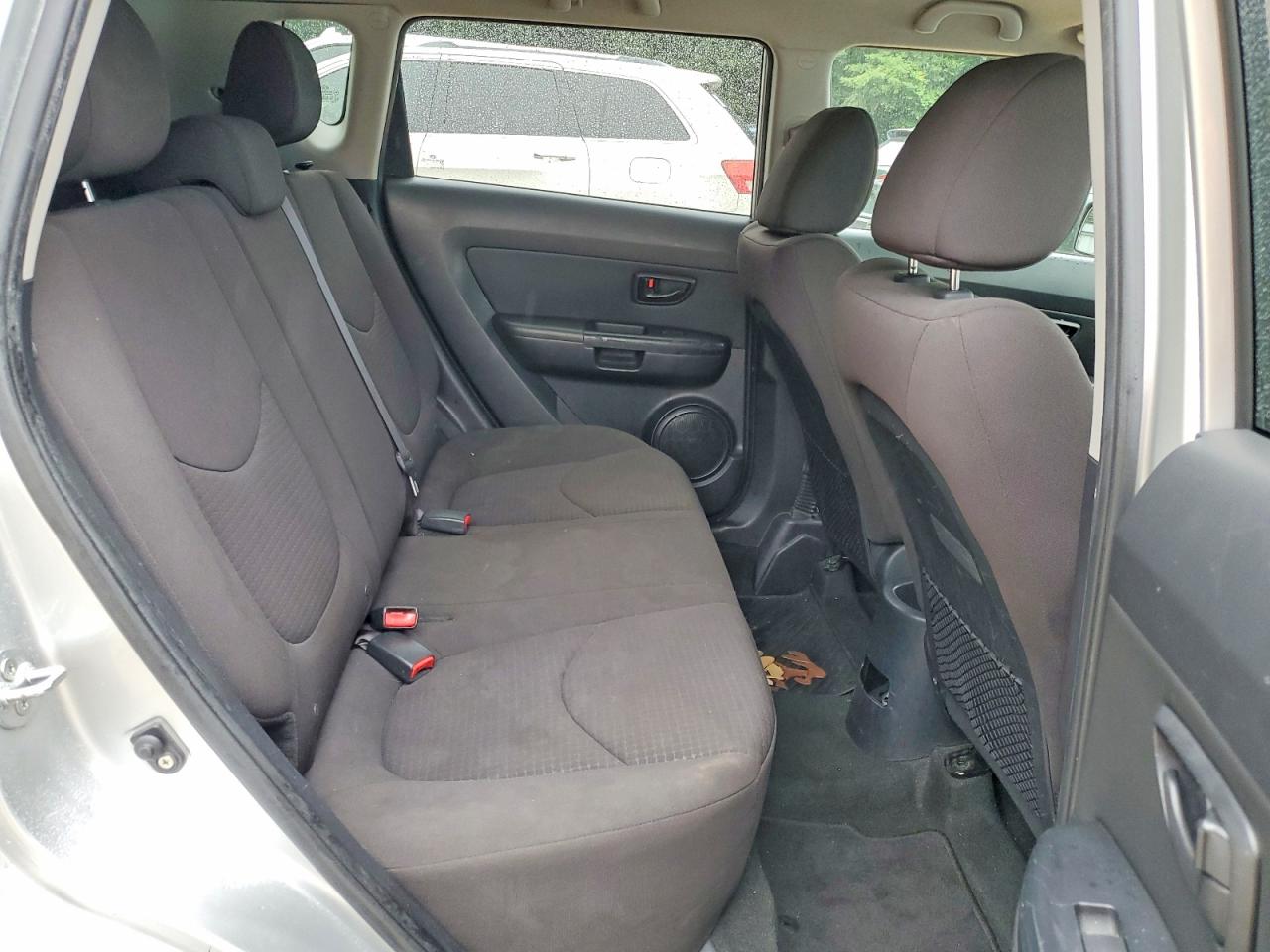 2013 Kia Soul Base Silver vin: KNDJT2A59D7526111