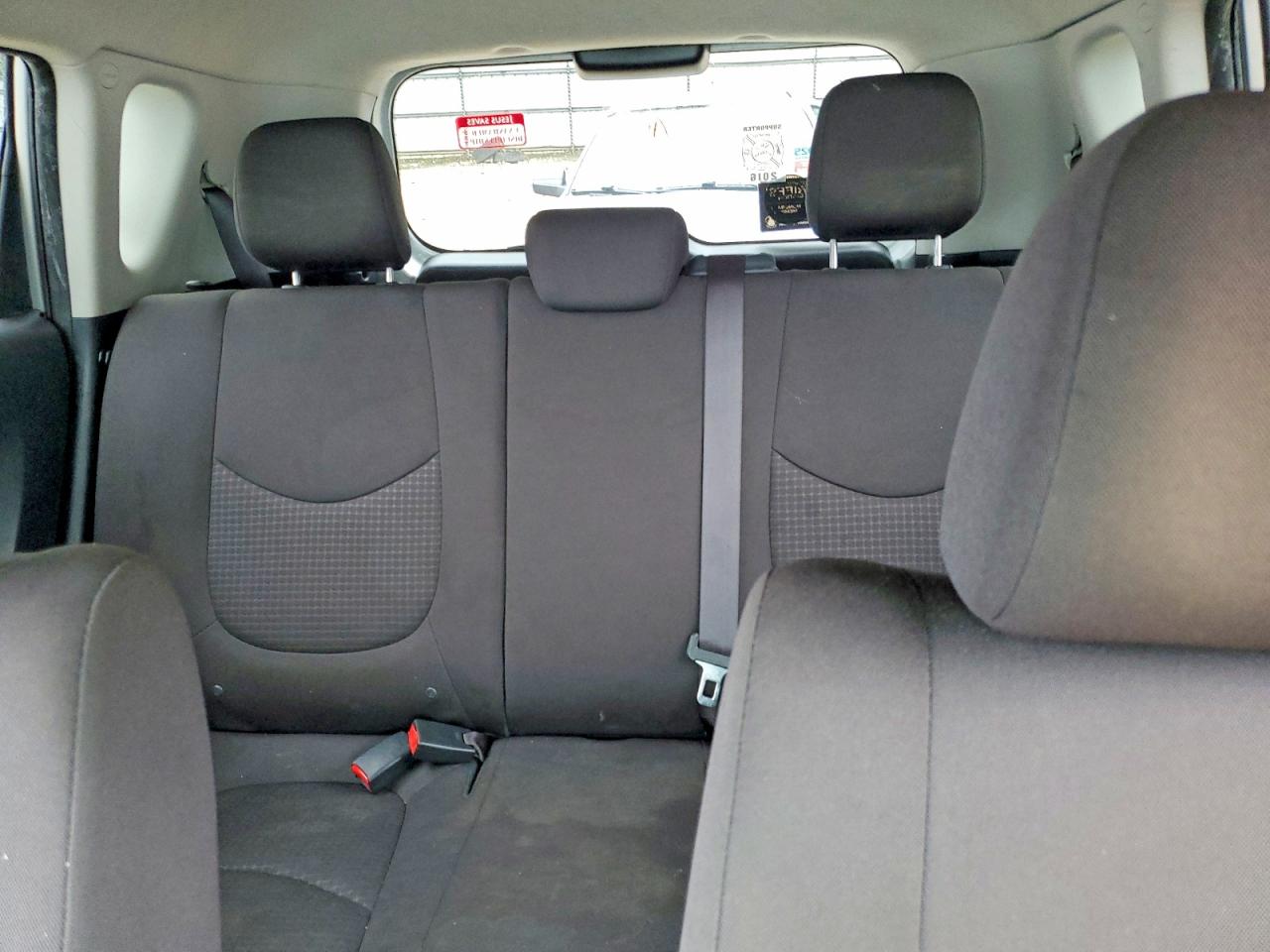 2013 Kia Soul Base Silver vin: KNDJT2A59D7526111