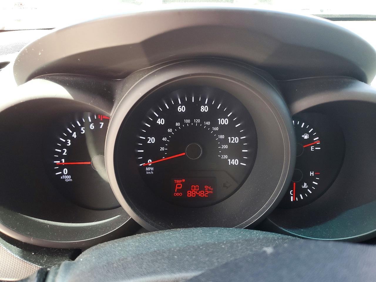 2013 Kia Soul Base Red vin: KNDJT2A59D7576216