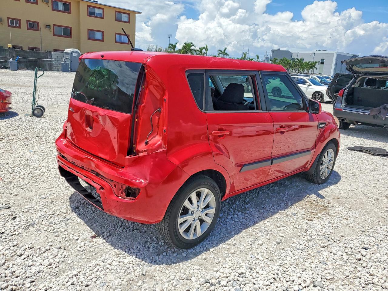 2013 Kia Soul Base Red vin: KNDJT2A59D7576216