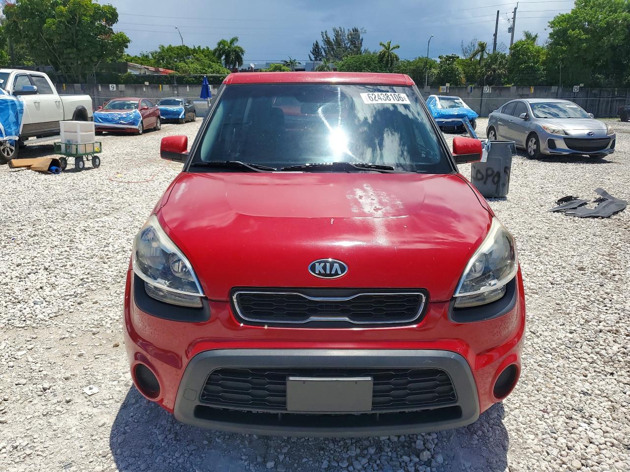 2013 Kia Soul Base Red vin: KNDJT2A59D7576216