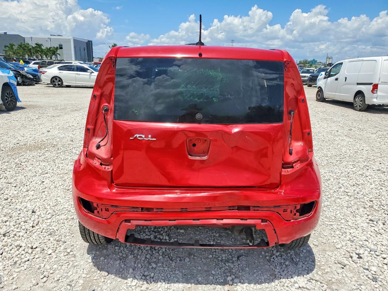 2013 Kia Soul Base Red vin: KNDJT2A59D7576216