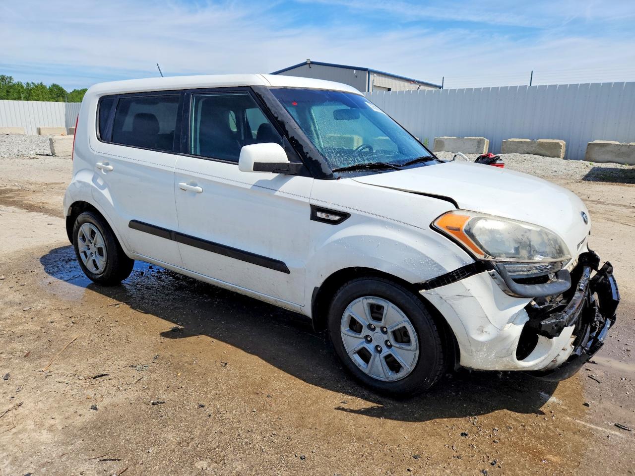 2013 Kia Soul Base White vin: KNDJT2A59D7579522