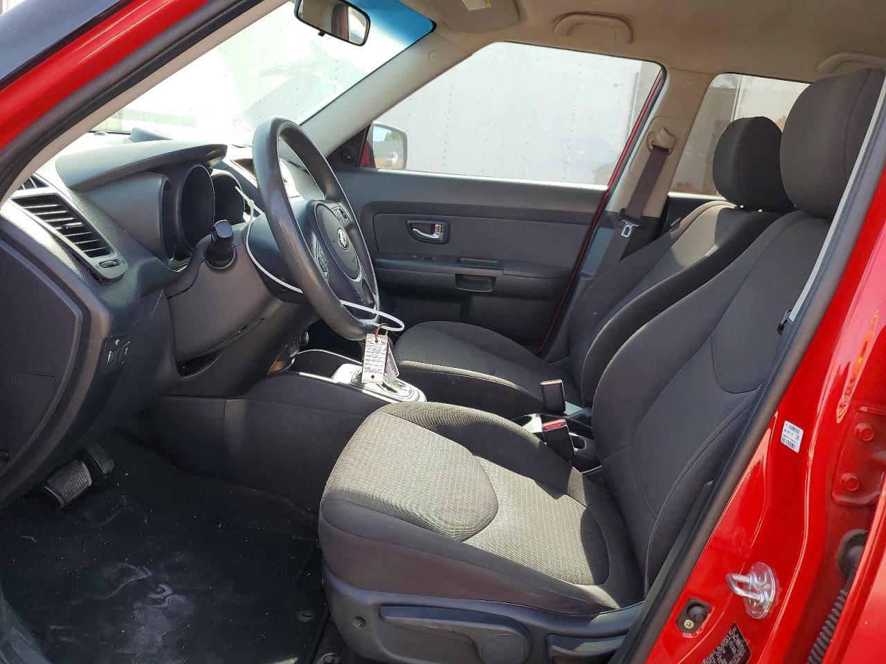 2013 Kia Soul Base Red vin: KNDJT2A59D7604094