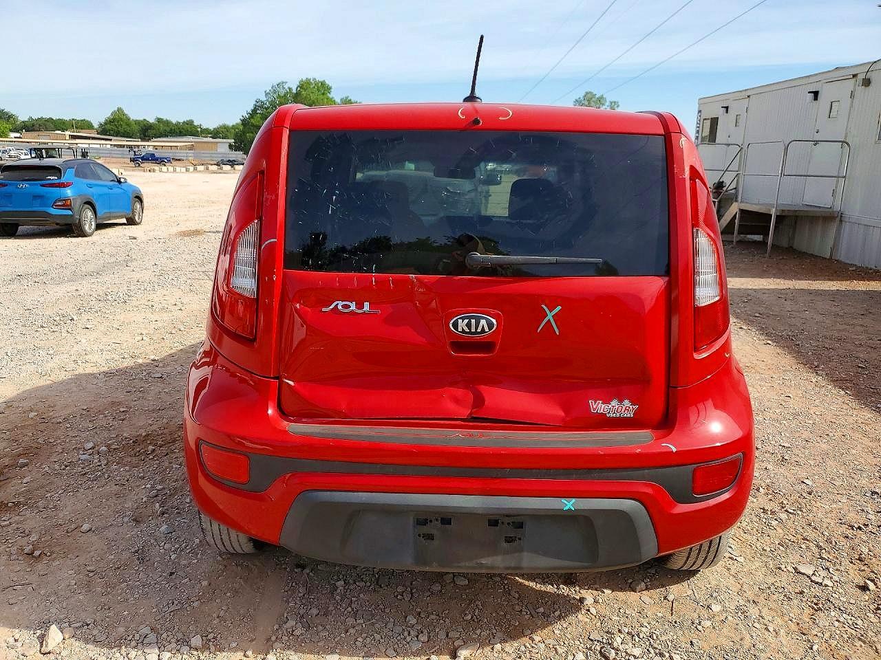 2013 Kia Soul Base Red vin: KNDJT2A59D7604094