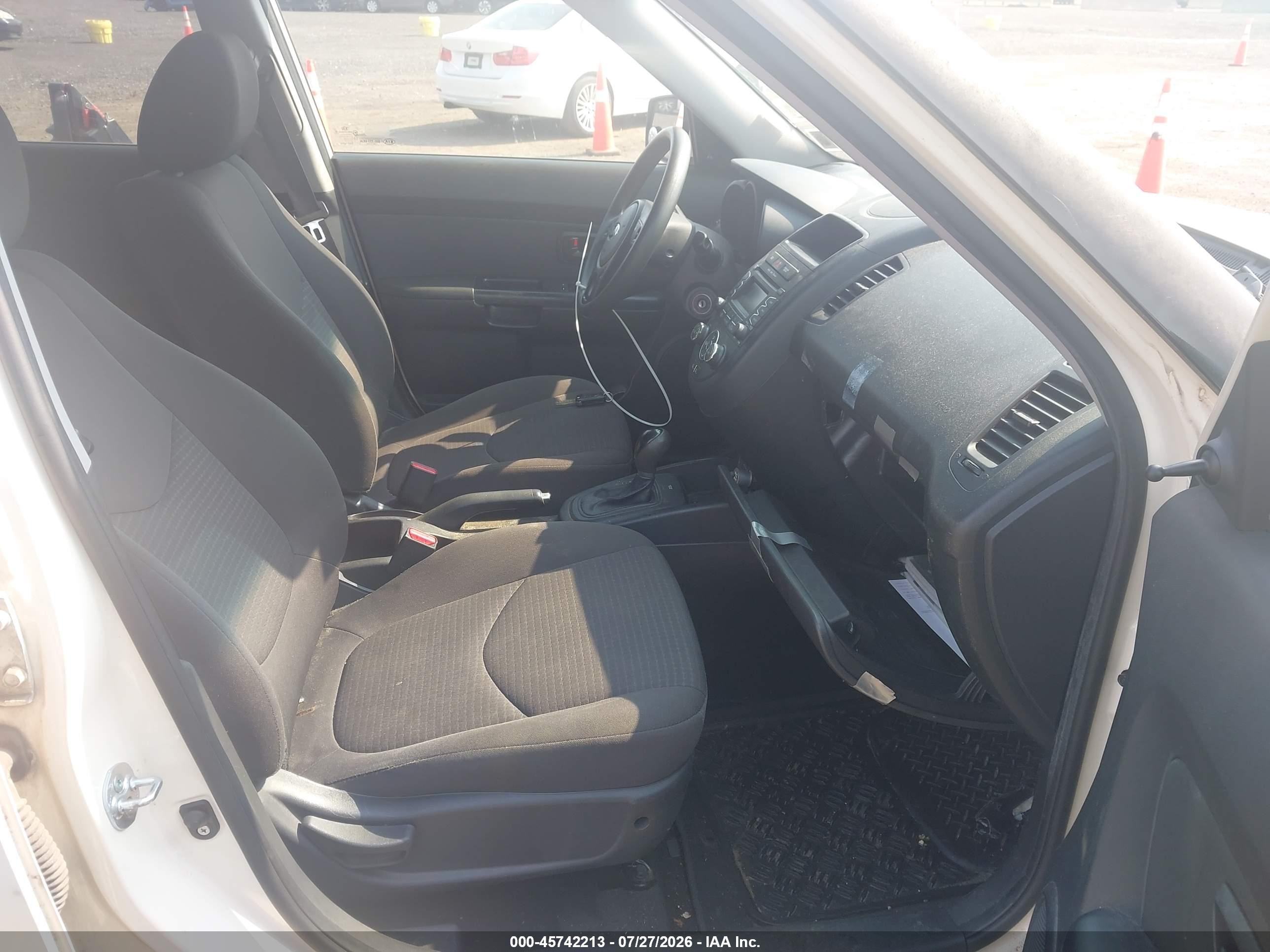 2013 Kia Soul   White vin: KNDJT2A59D7769210