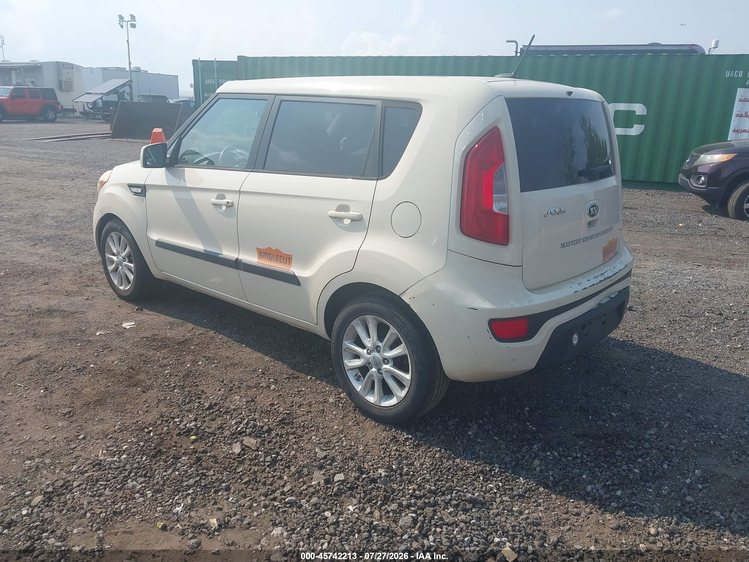 2013 Kia Soul   White vin: KNDJT2A59D7769210