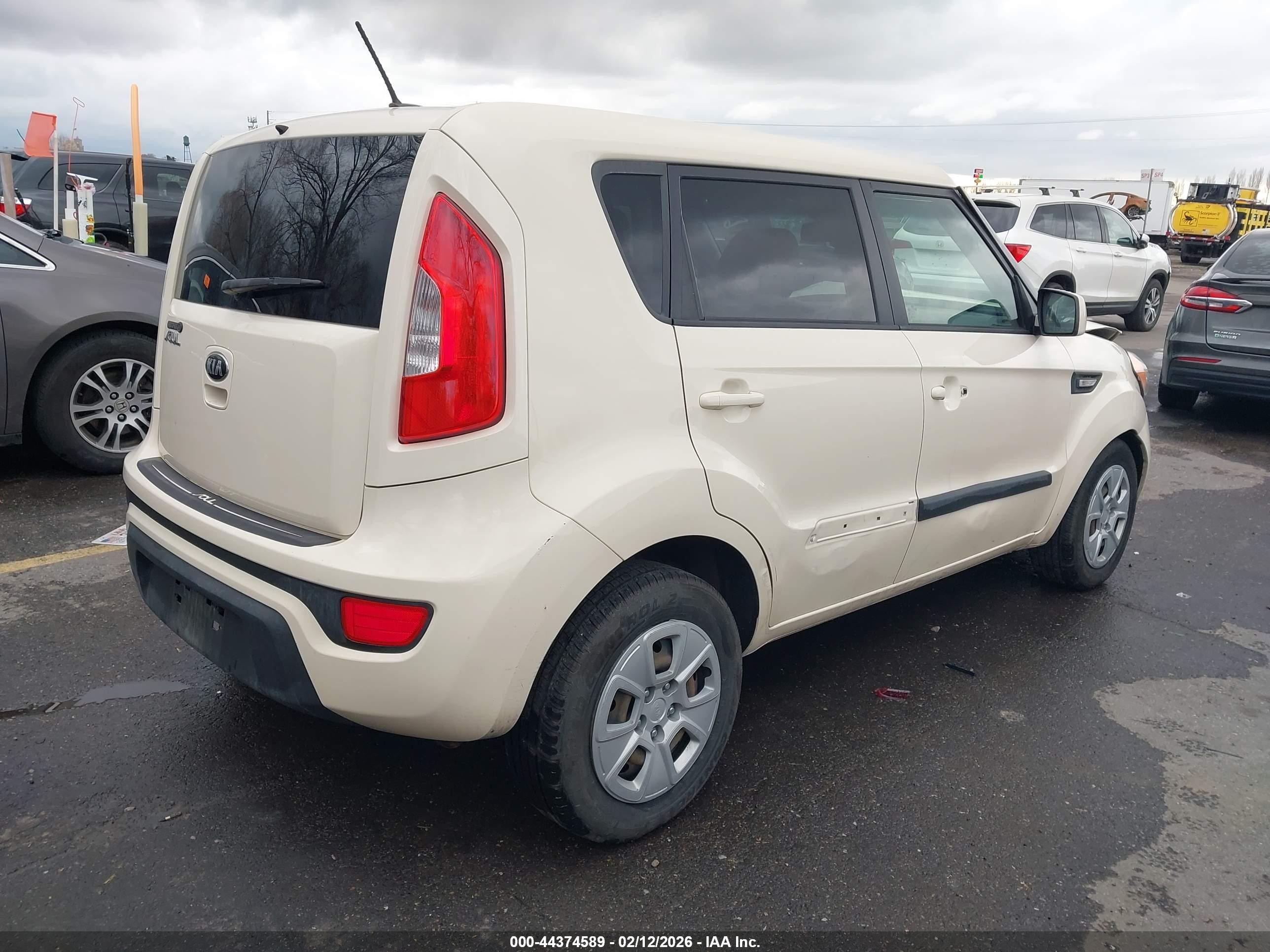 2013 Kia Soul   White vin: KNDJT2A59D7775203