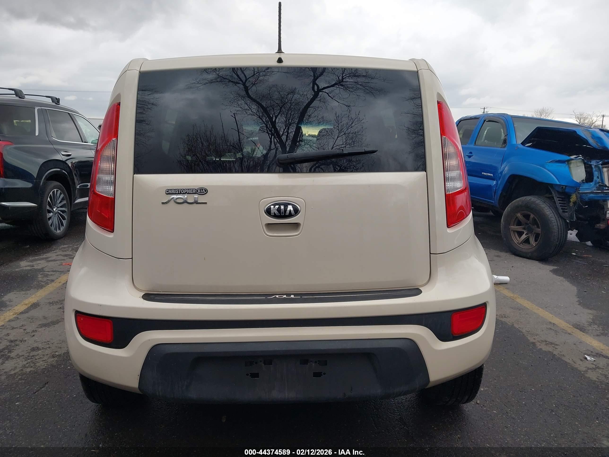 2013 Kia Soul   White vin: KNDJT2A59D7775203