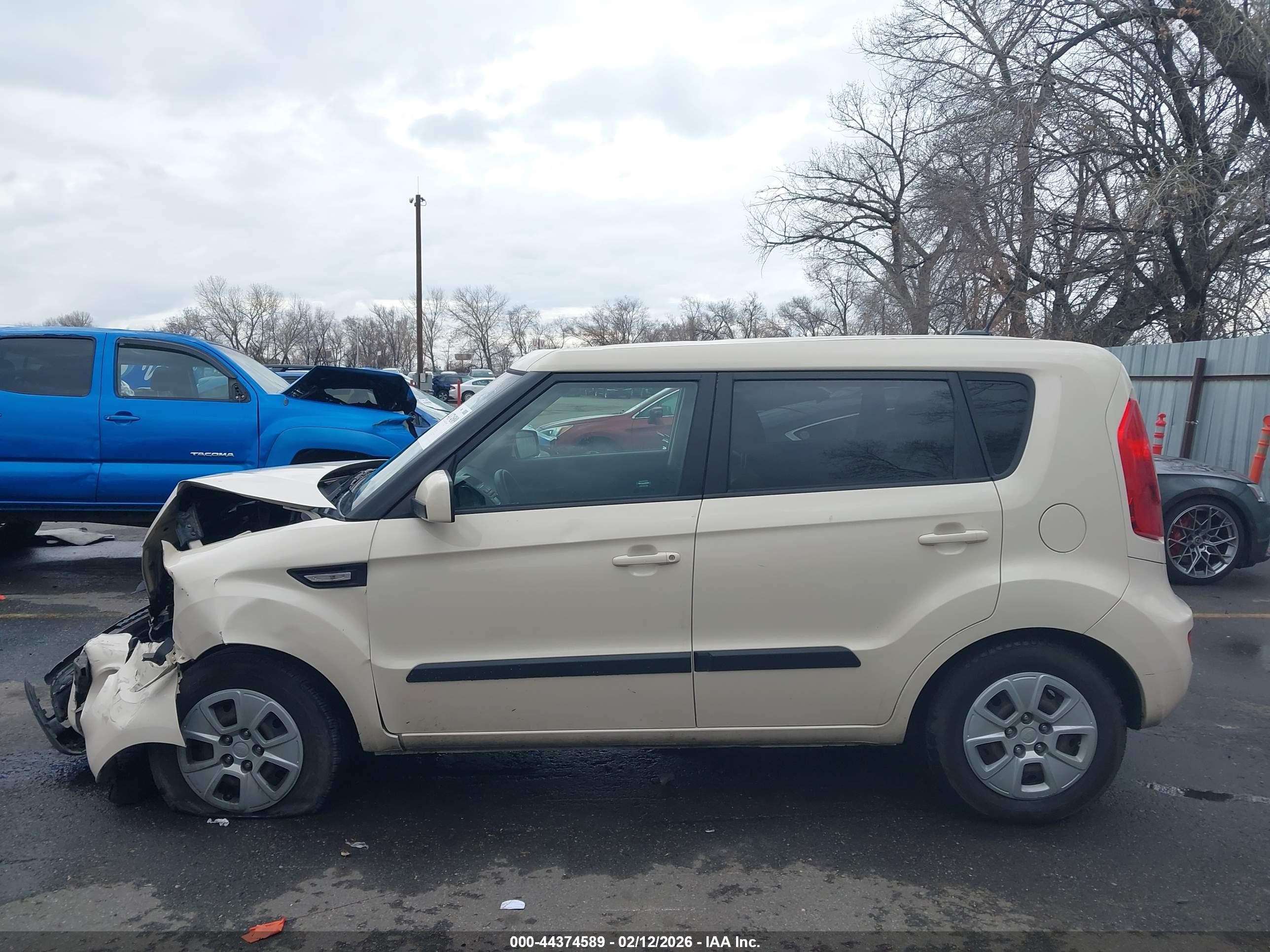 2013 Kia Soul   White vin: KNDJT2A59D7775203