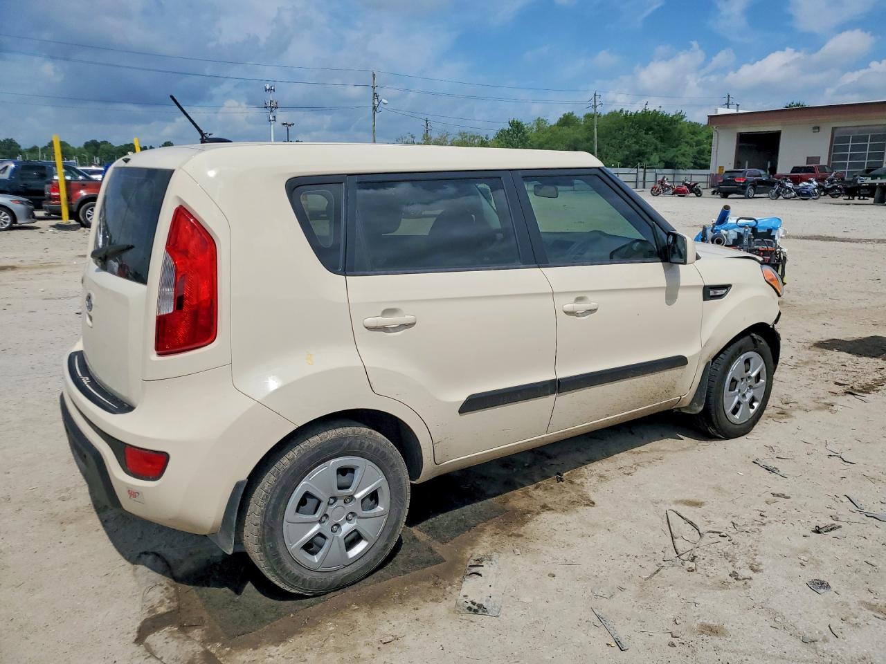 2012 Kia Soul Base Кремовый vin: KNDJT2A5XC7408664