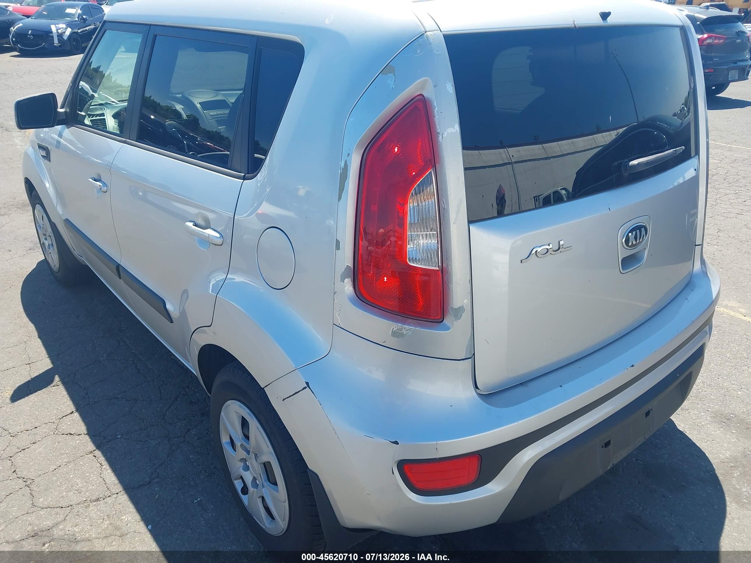 2013 Kia Soul   Silver vin: KNDJT2A5XD7512525