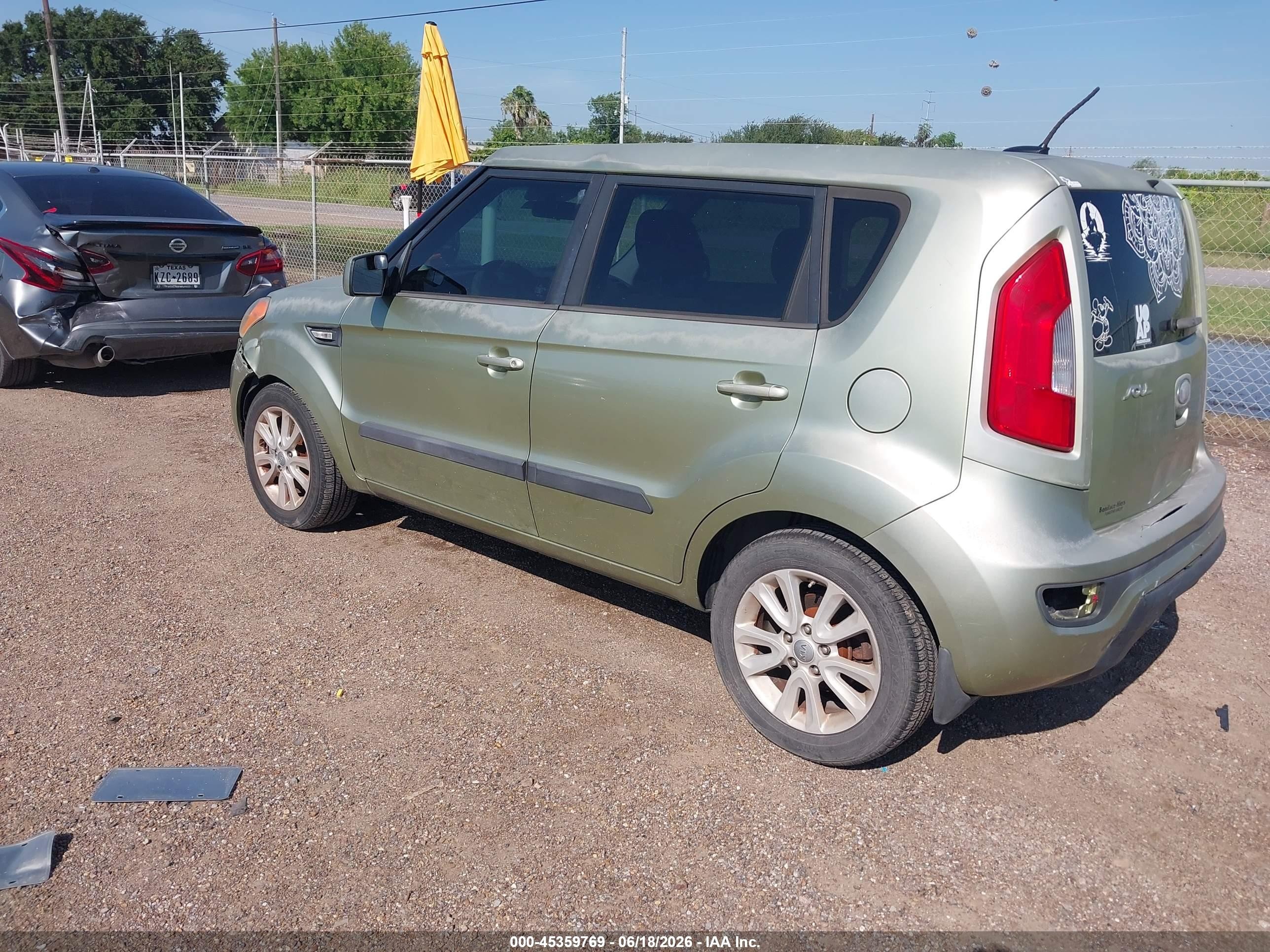 2013 Kia Soul   Green vin: KNDJT2A5XD7543371
