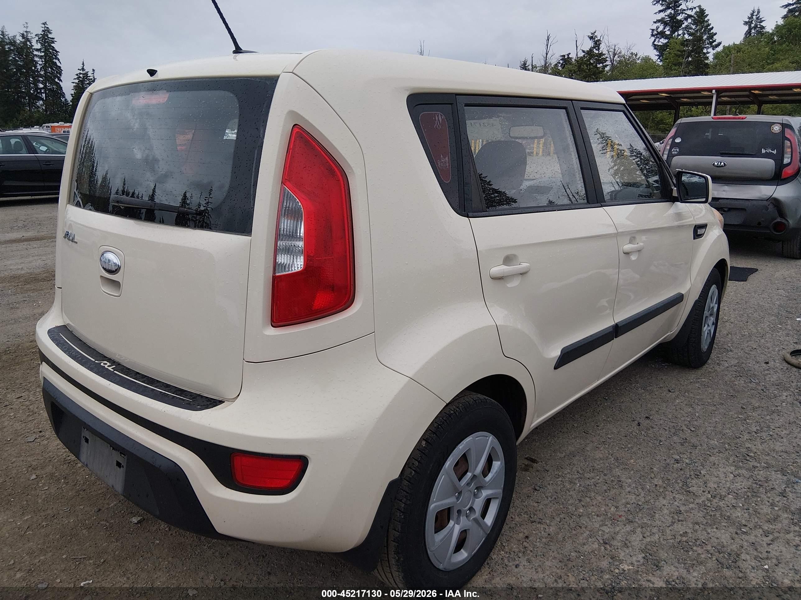 2013 Kia Soul   White vin: KNDJT2A5XD7554175
