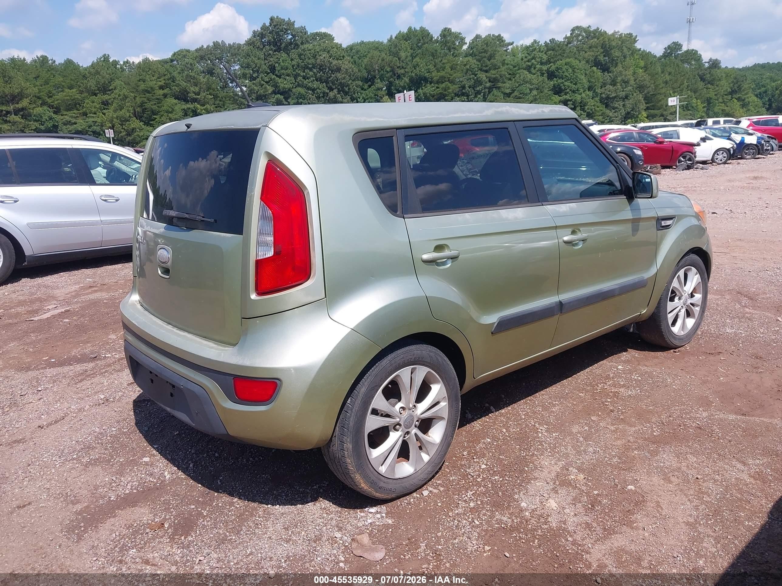 2013 Kia Soul   Зеленый vin: KNDJT2A5XD7577973