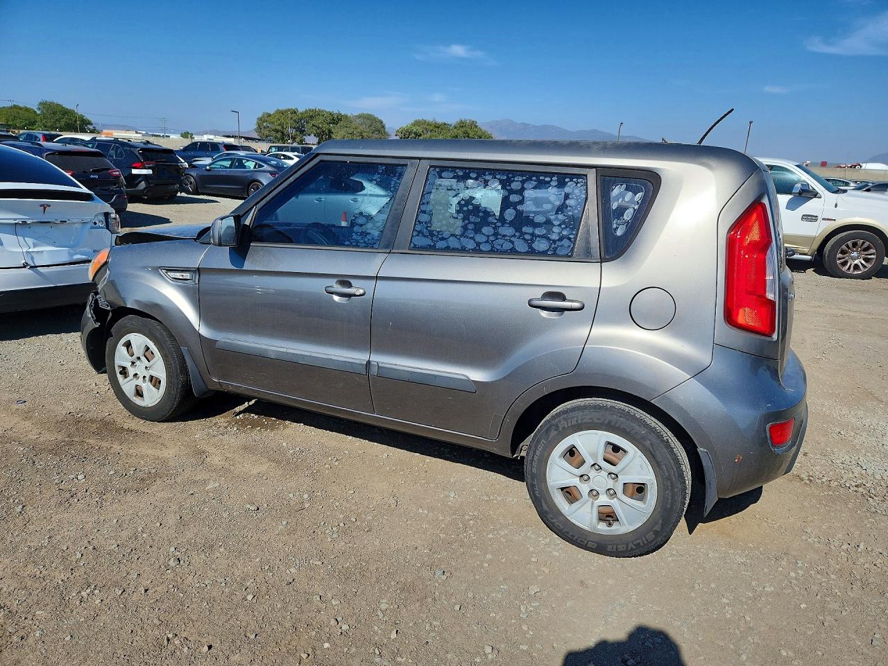 2013 Kia Soul Base Silver vin: KNDJT2A5XD7579187