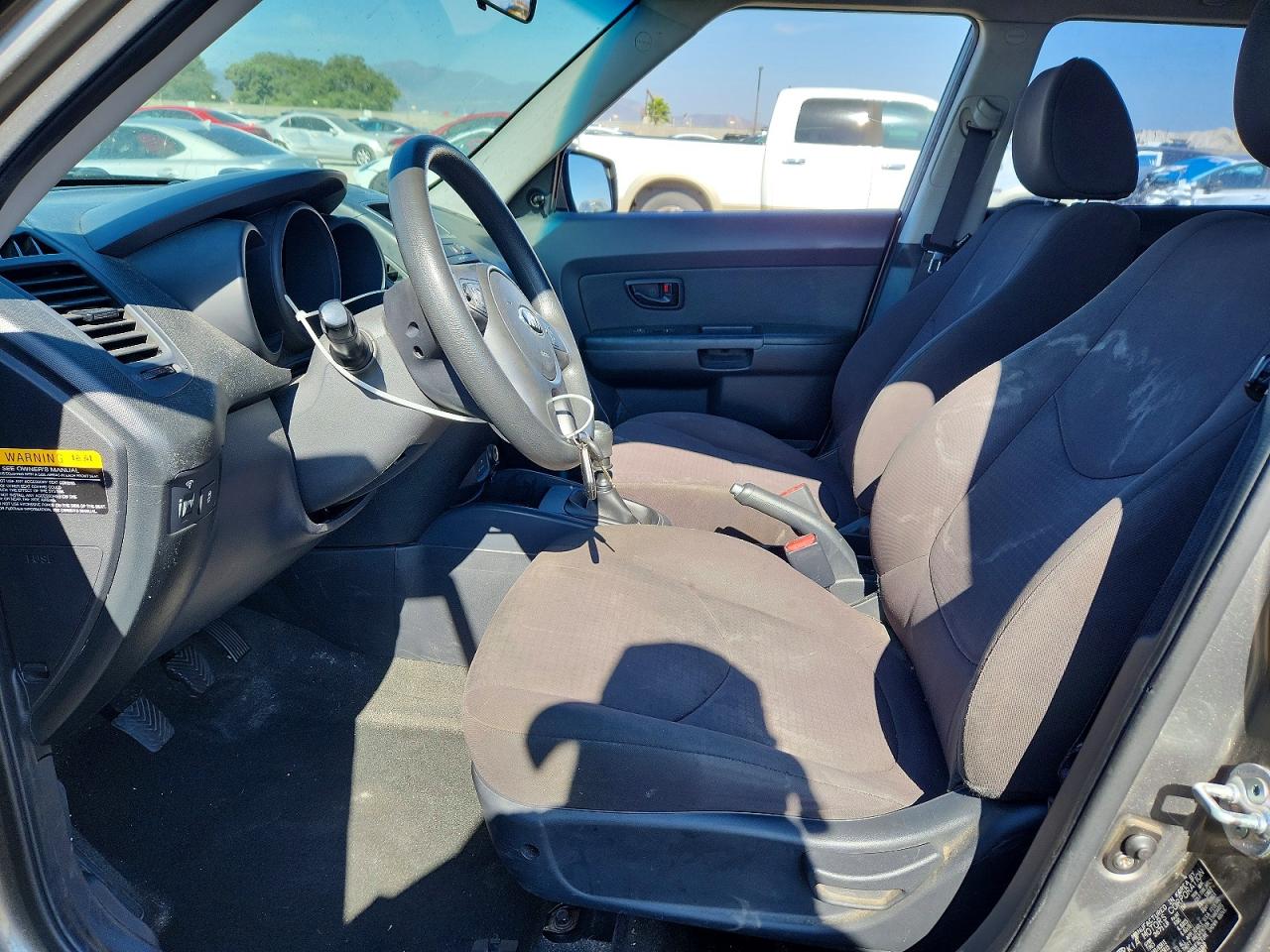 2013 Kia Soul Base Silver vin: KNDJT2A5XD7579187
