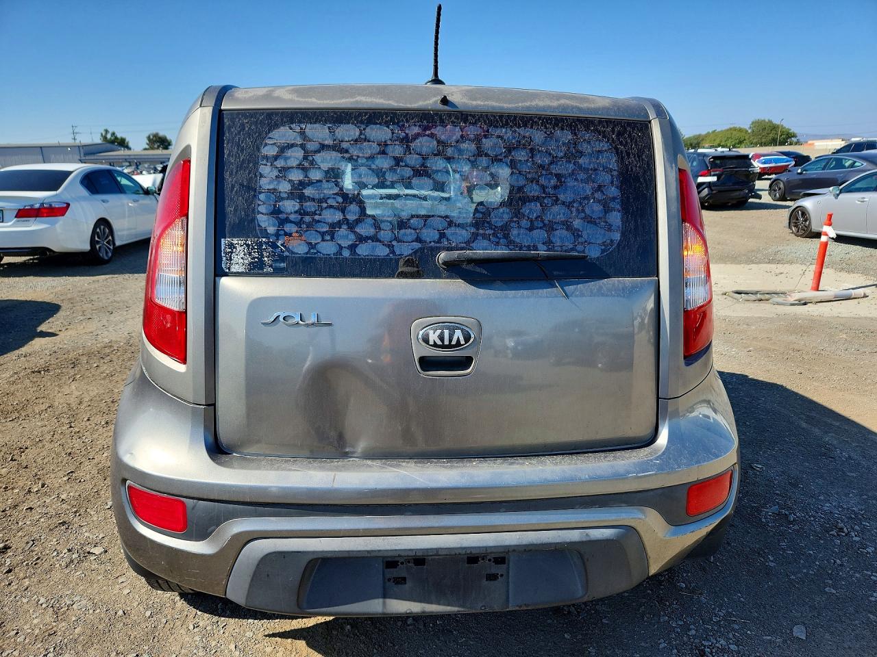 2013 Kia Soul Base Silver vin: KNDJT2A5XD7579187