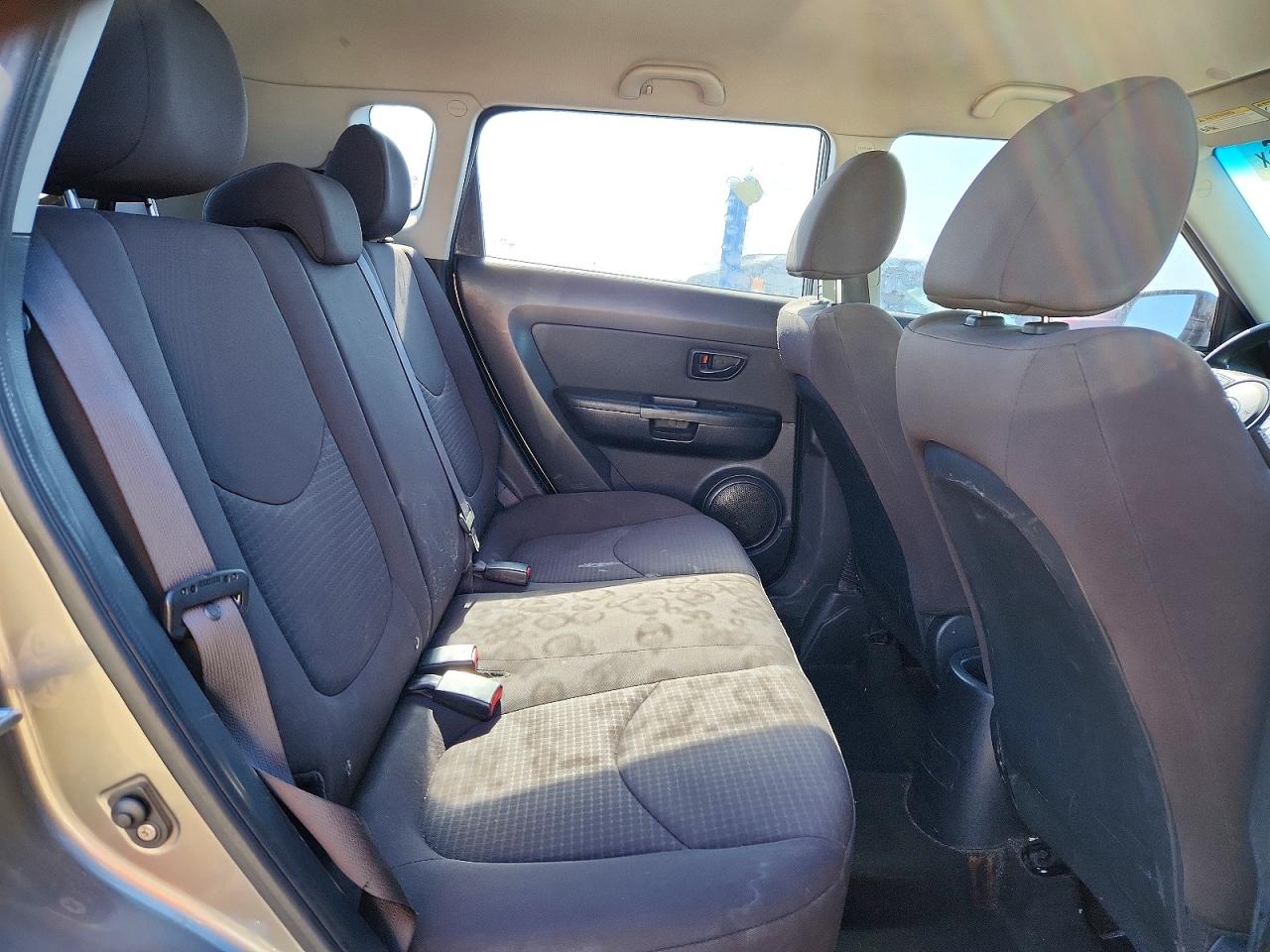 2013 Kia Soul Base Silver vin: KNDJT2A5XD7579187