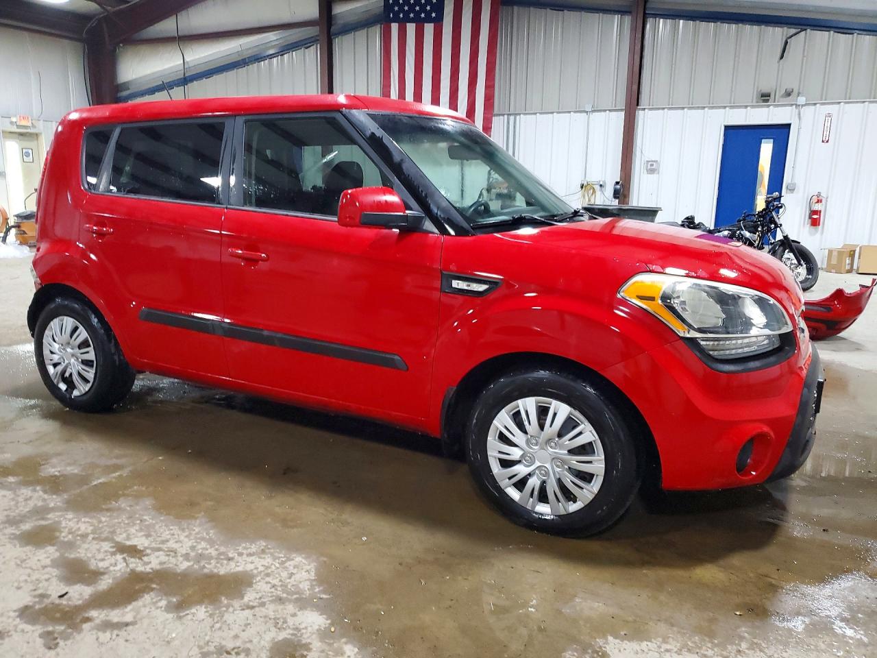 2013 Kia Soul Base Red vin: KNDJT2A5XD7623382