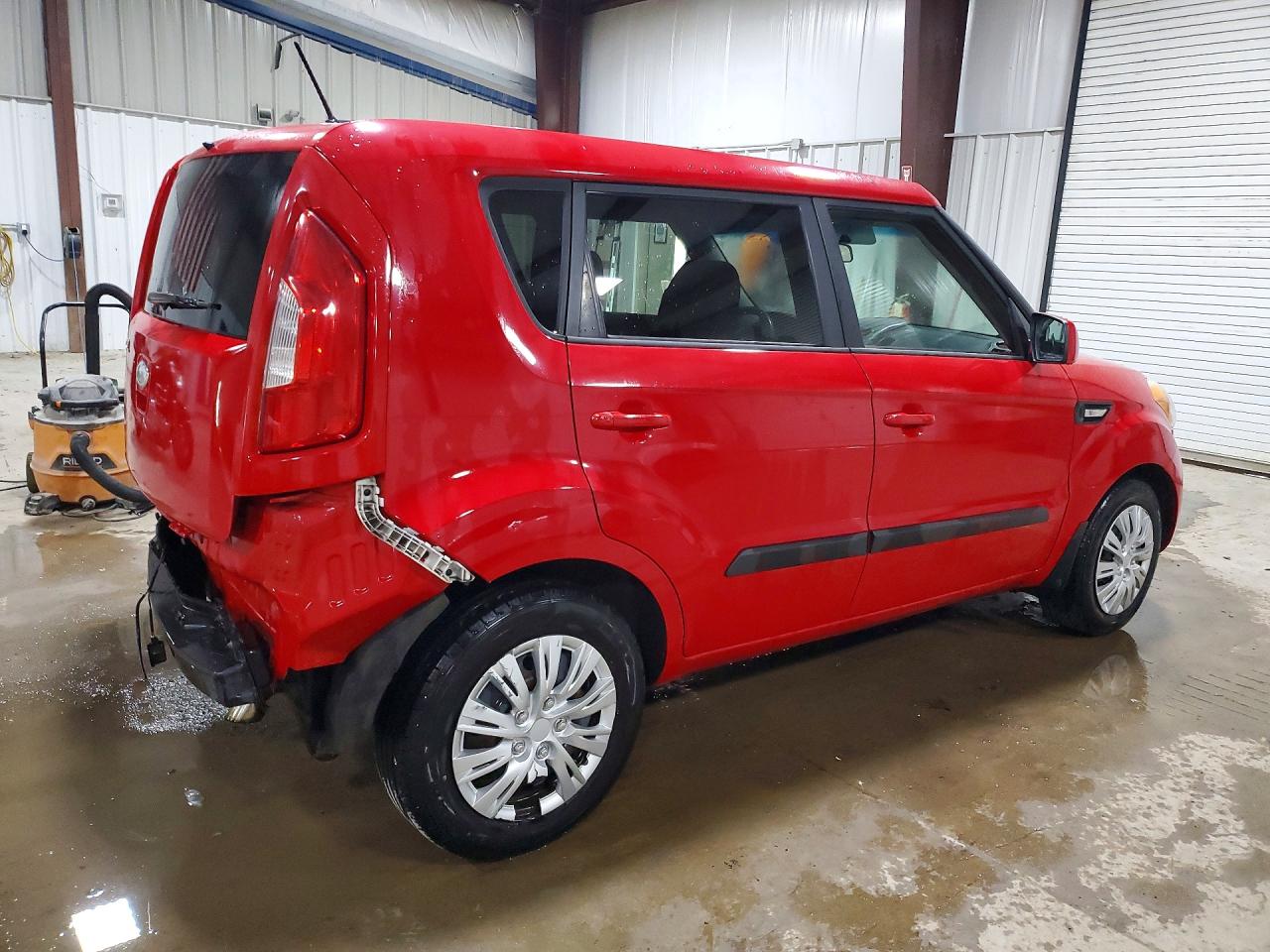 2013 Kia Soul Base Red vin: KNDJT2A5XD7623382