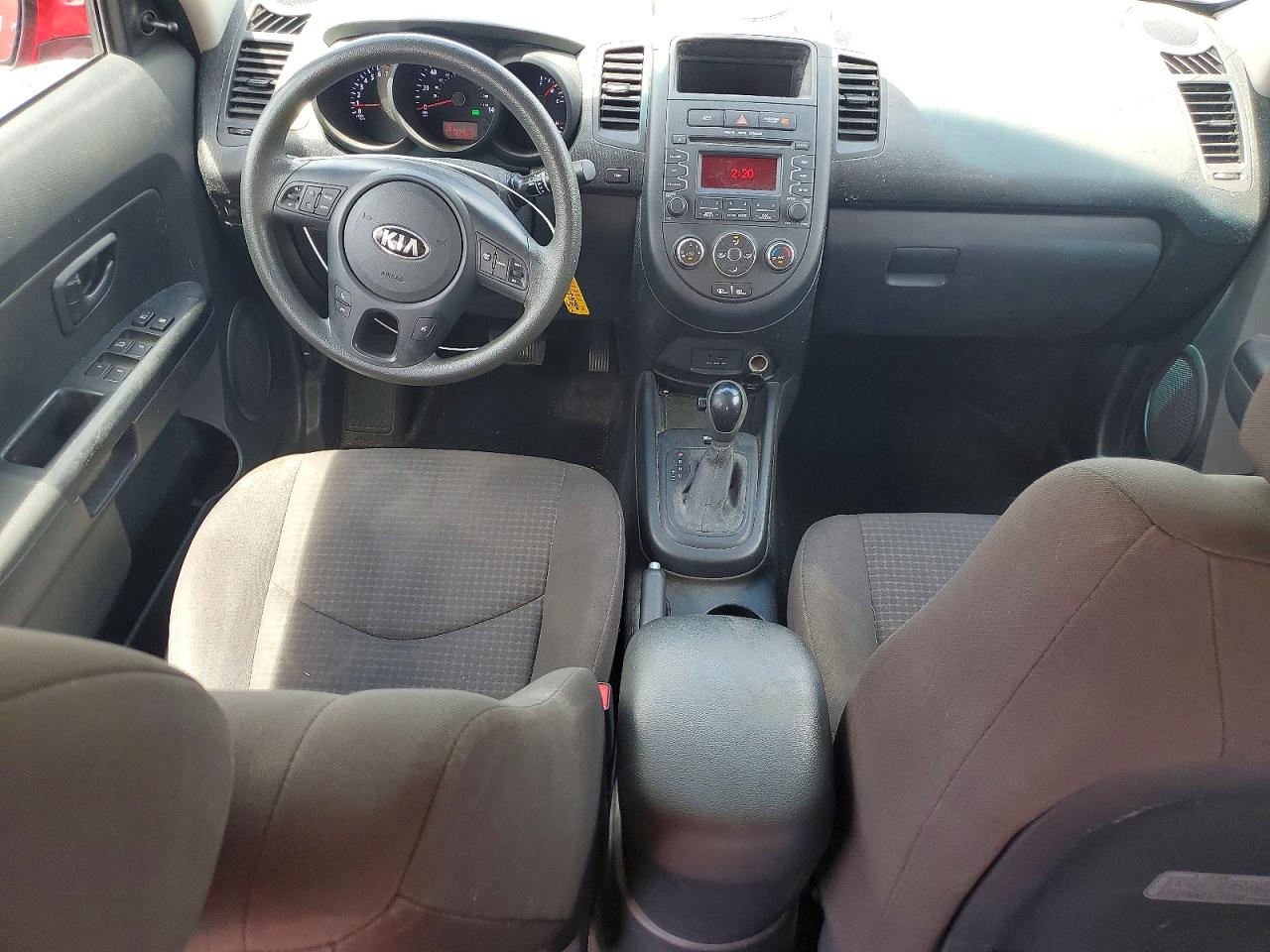 2013 Kia Soul Base Red vin: KNDJT2A5XD7630428
