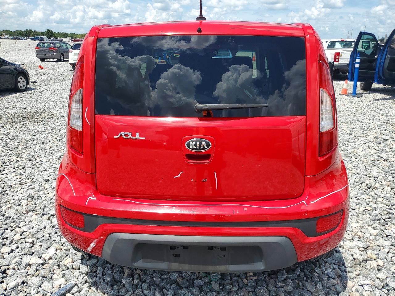 2013 Kia Soul Base Red vin: KNDJT2A5XD7630428